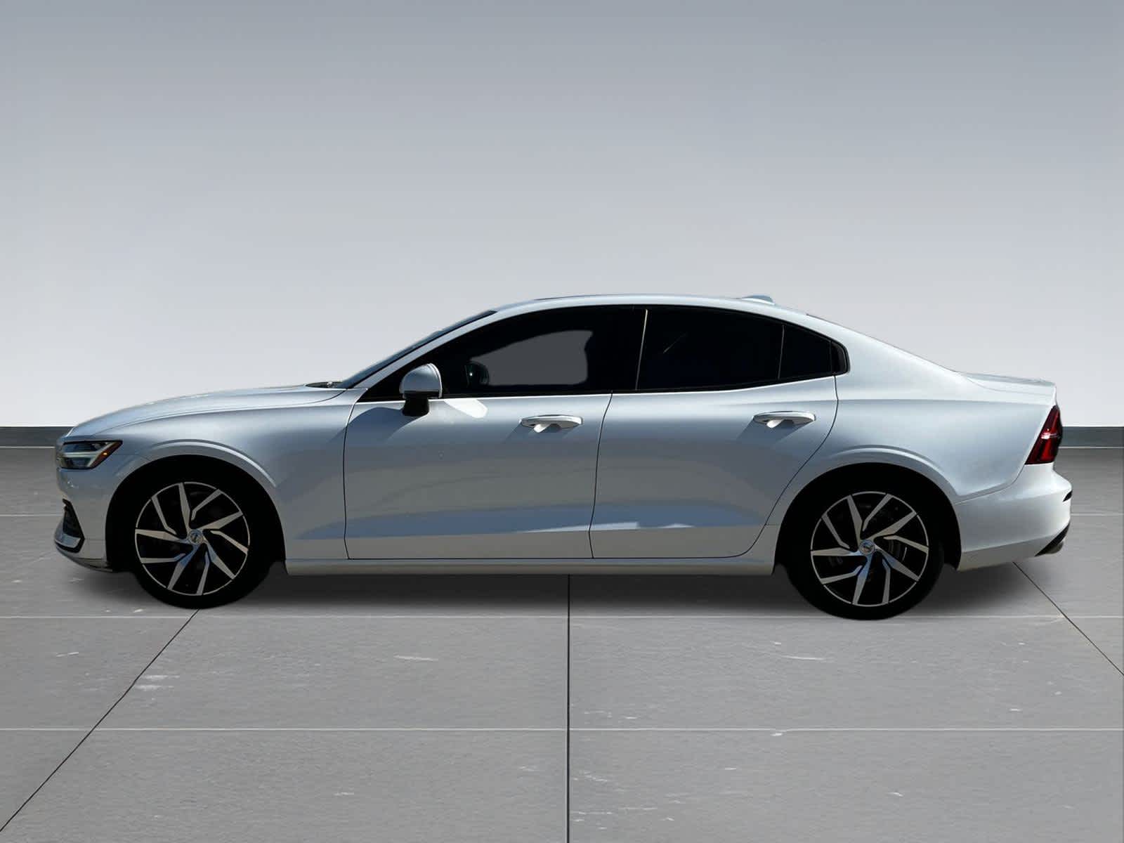 2019 Volvo S60 T6 Momentum photo 3