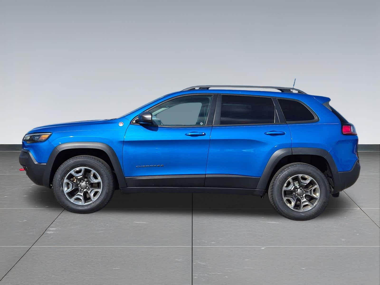 Thumbnail: 2019 Jeep Cherokee - 3
