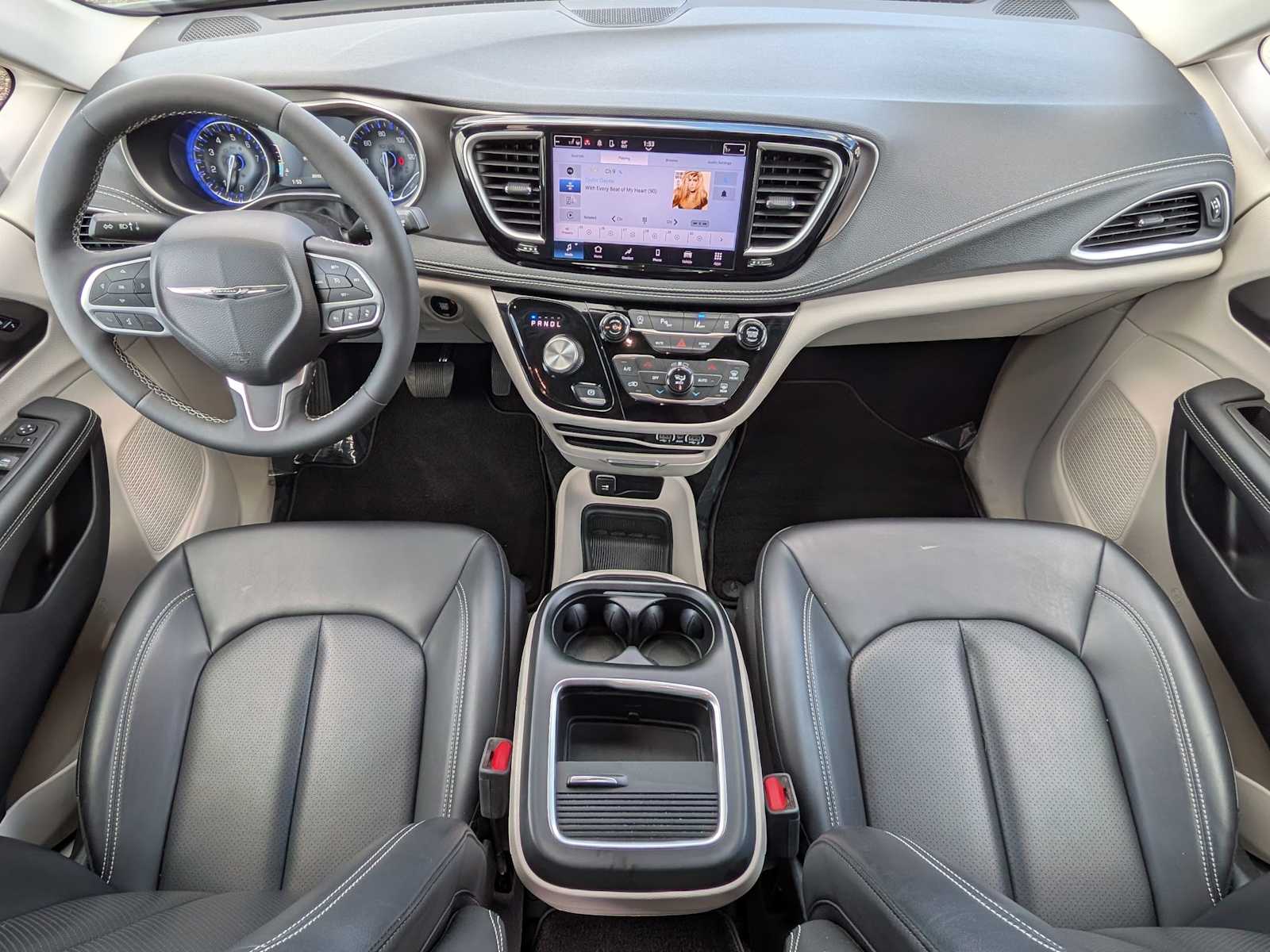 Thumbnail: 2023 Chrysler Pacifica - 21