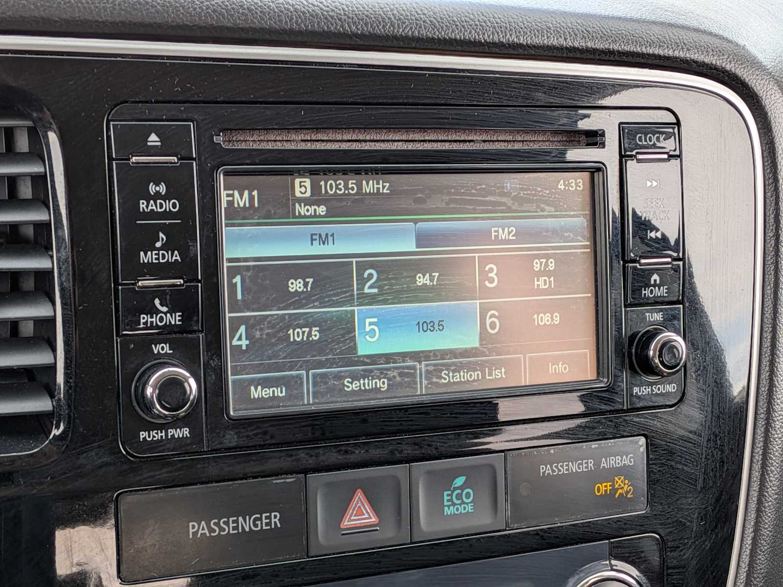 Thumbnail: 2017 Mitsubishi Outlander - 25