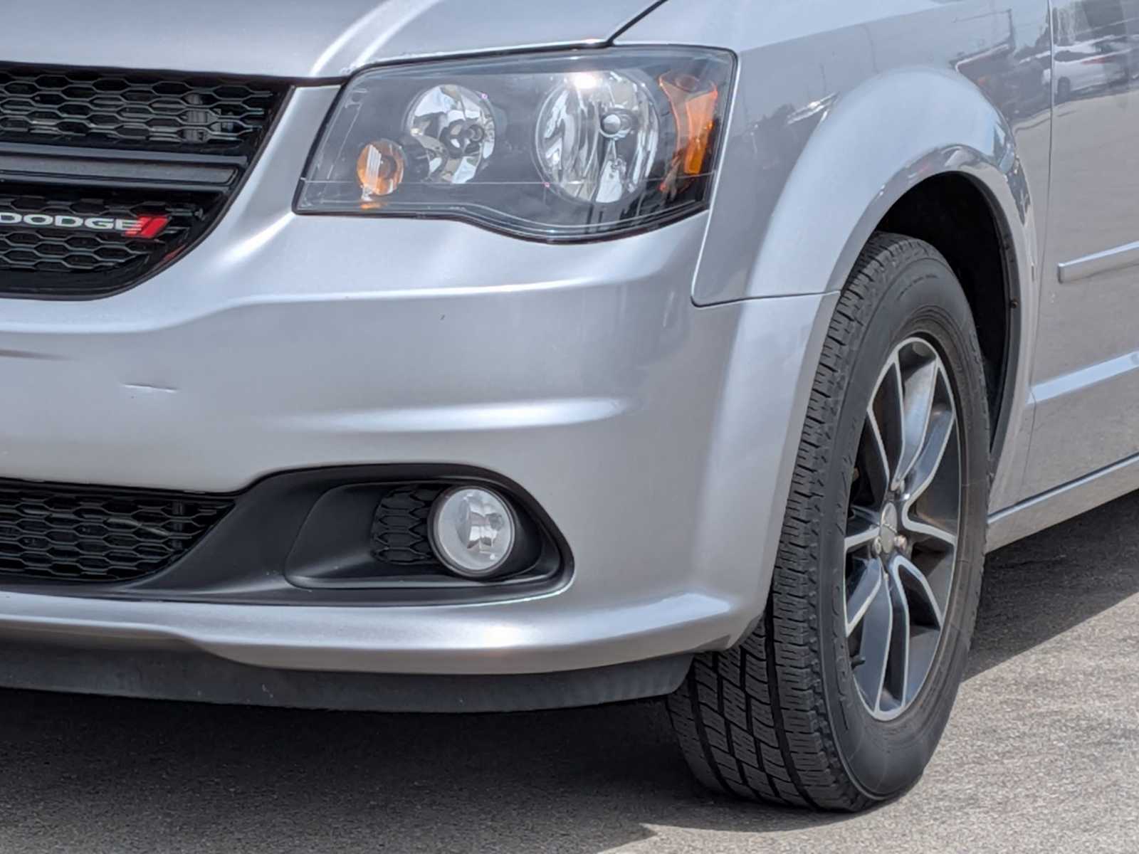 Thumbnail: 2016 Dodge Grand Caravan - 10