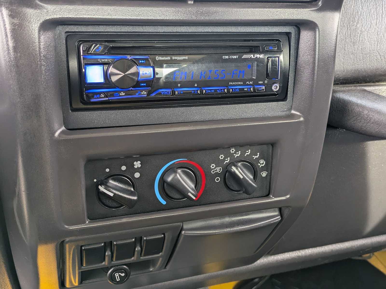 Thumbnail: 2002 Jeep Wrangler - 20