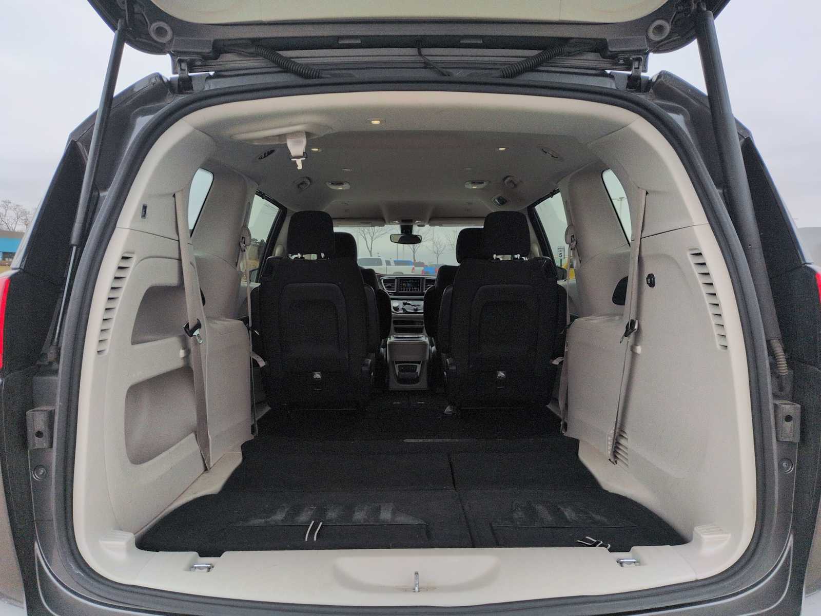 Thumbnail: 2018 Chrysler Pacifica - 28