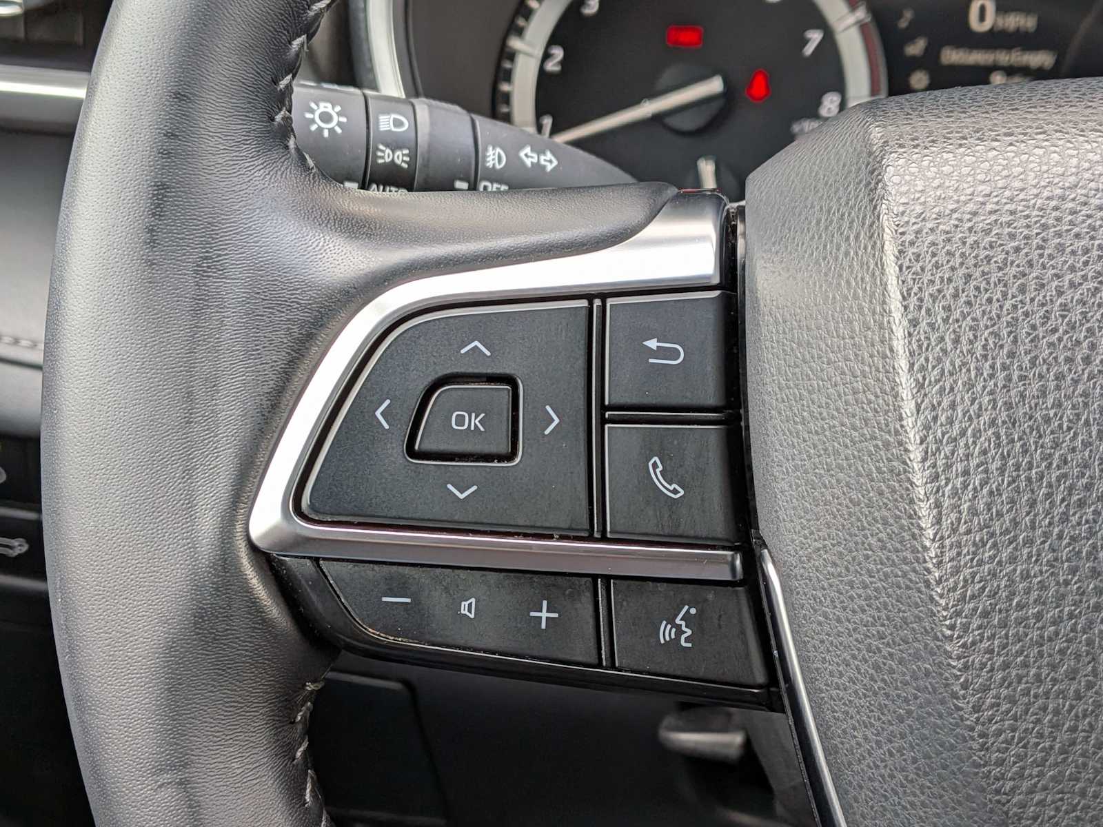 Thumbnail: 2021 Toyota Highlander - 23