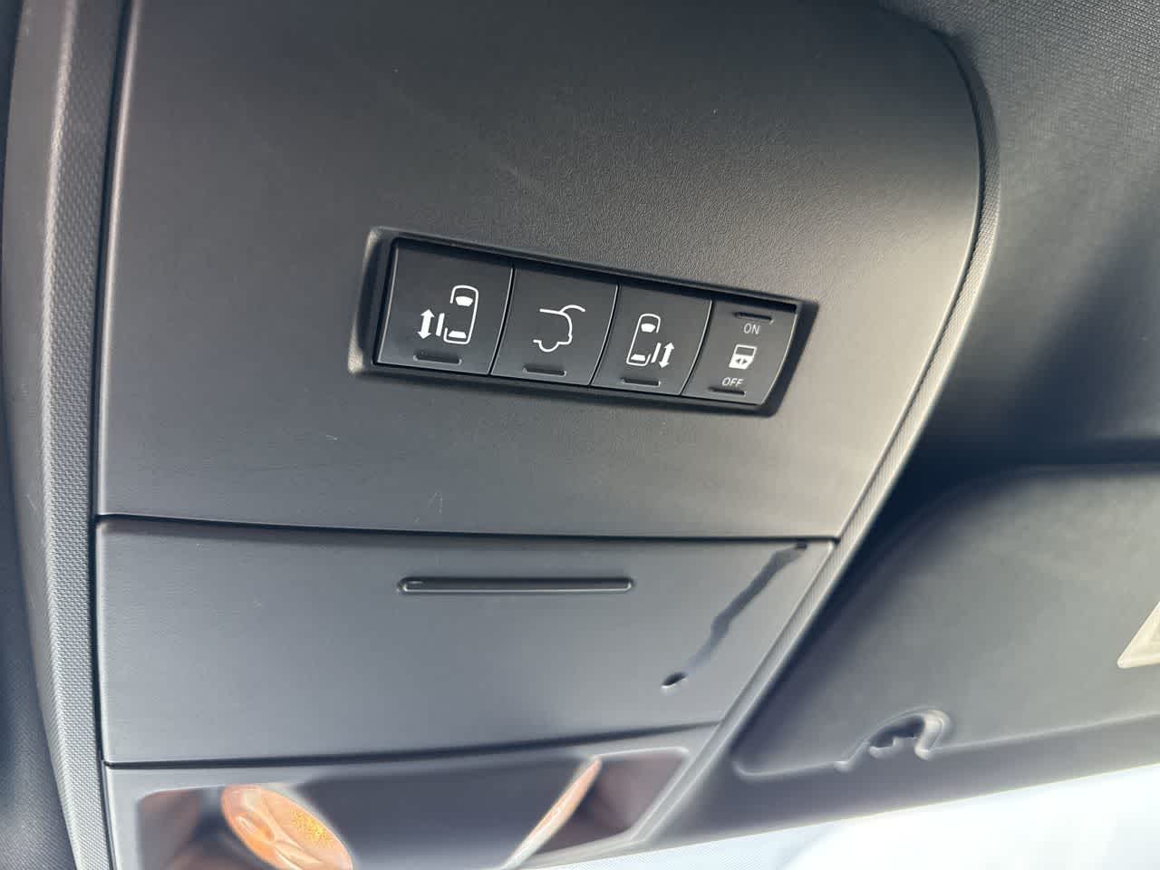 Thumbnail: 2019 Dodge Grand Caravan - 32