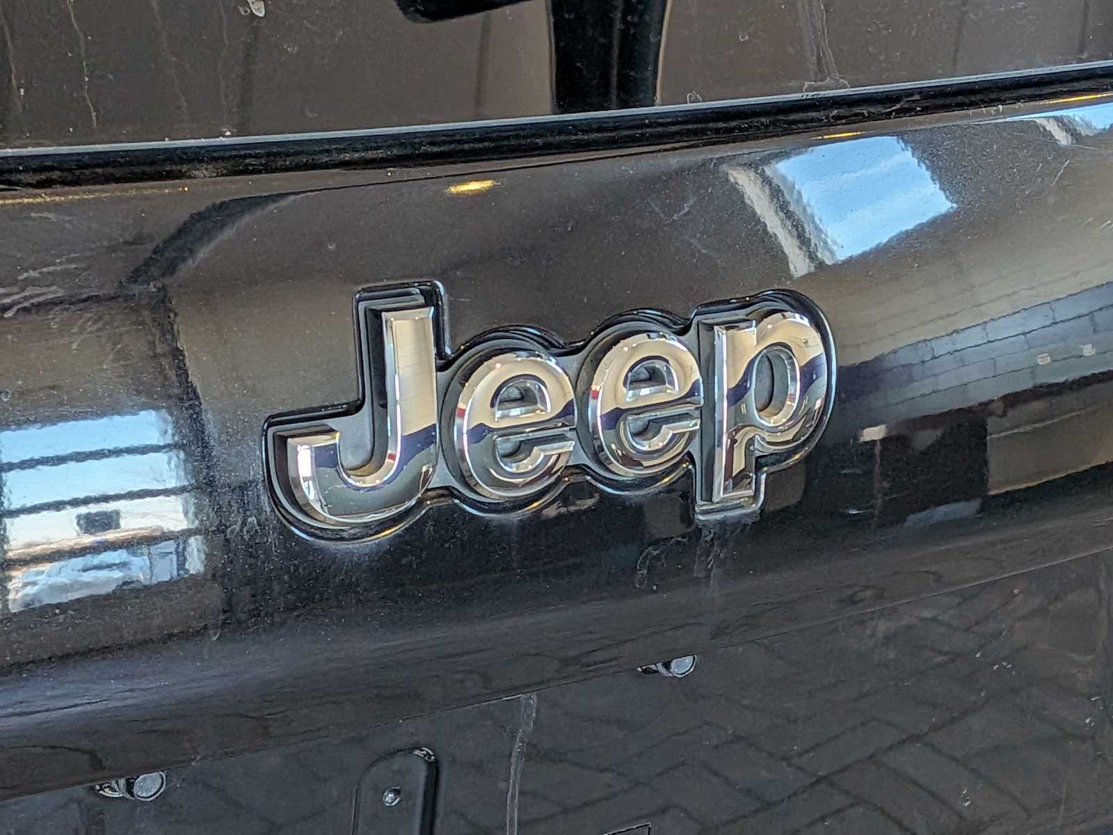 Thumbnail: 2020 Jeep Cherokee - 11