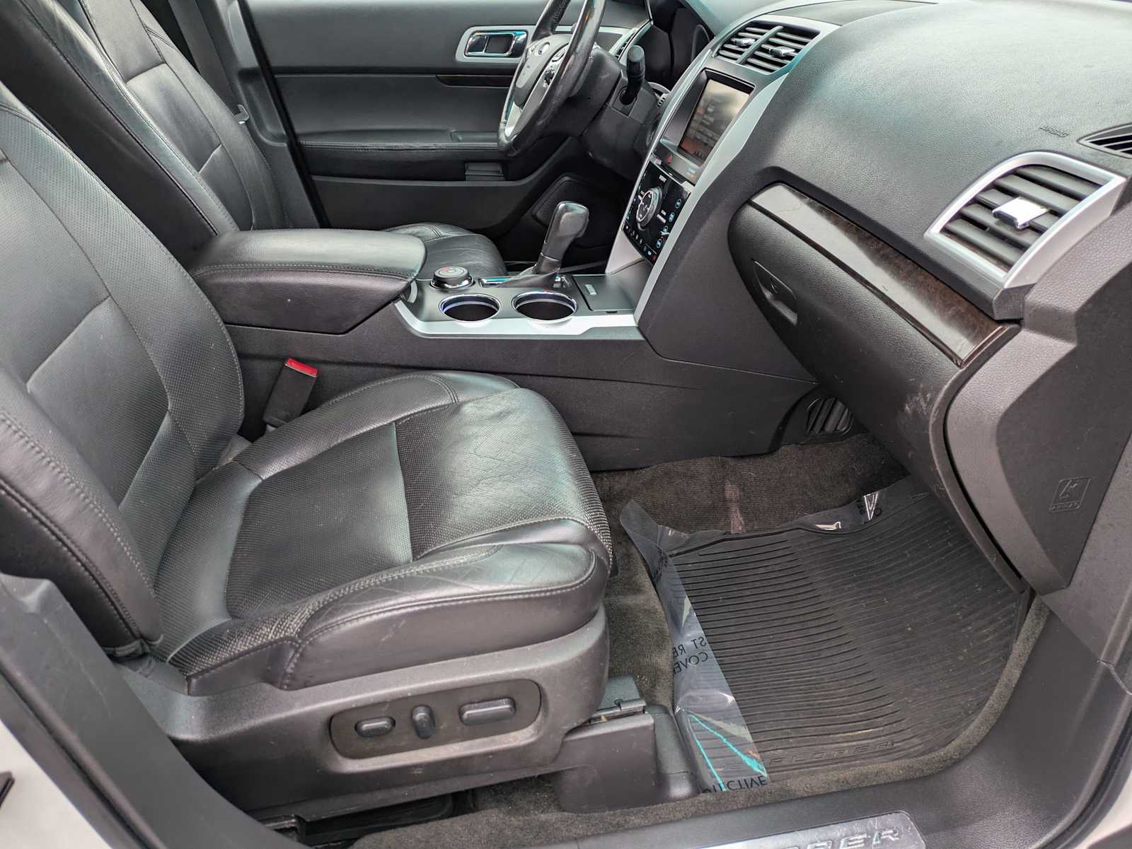 Thumbnail: 2014 Ford Explorer - 22