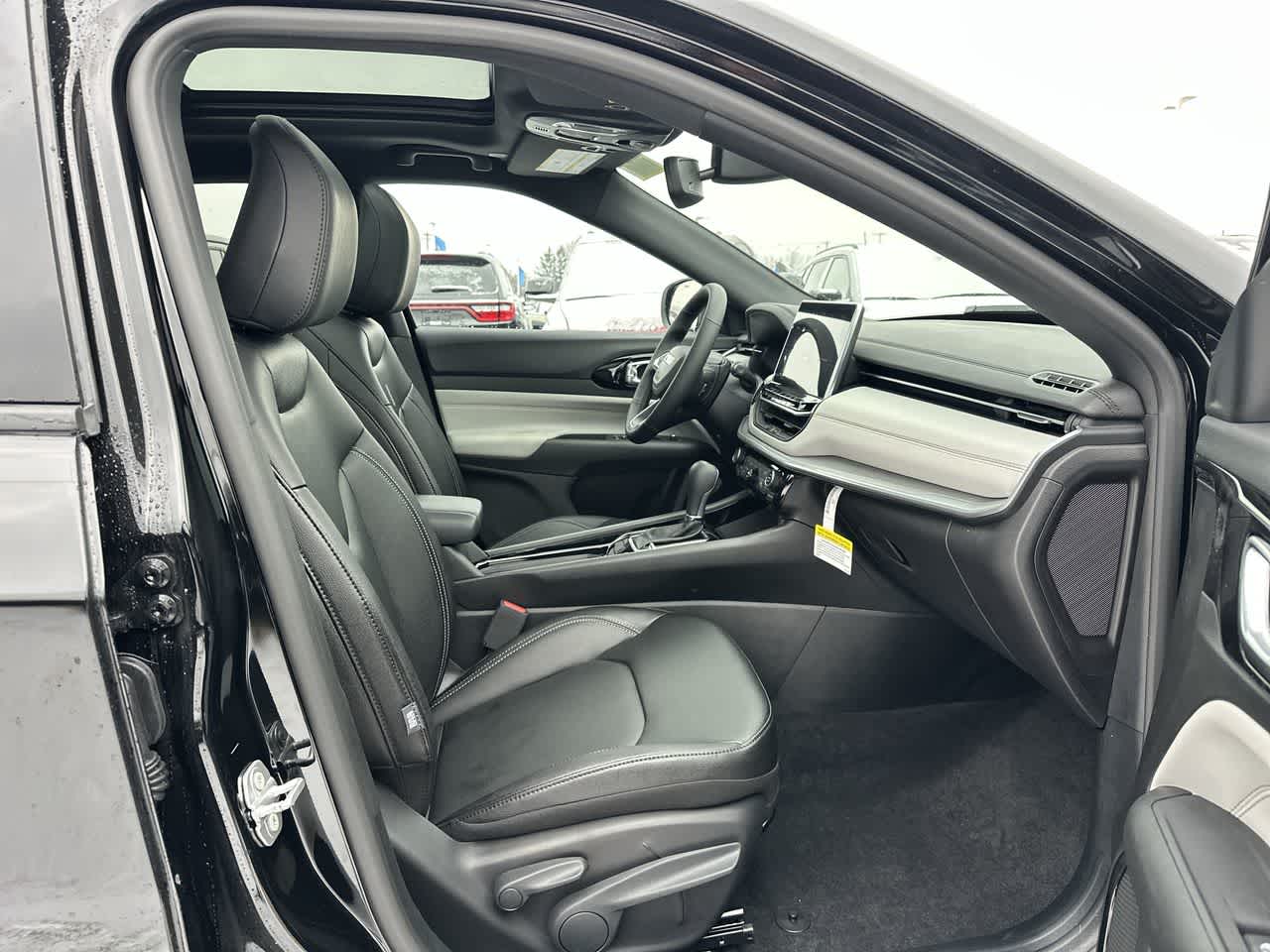 2025 Jeep Compass Limited 19
