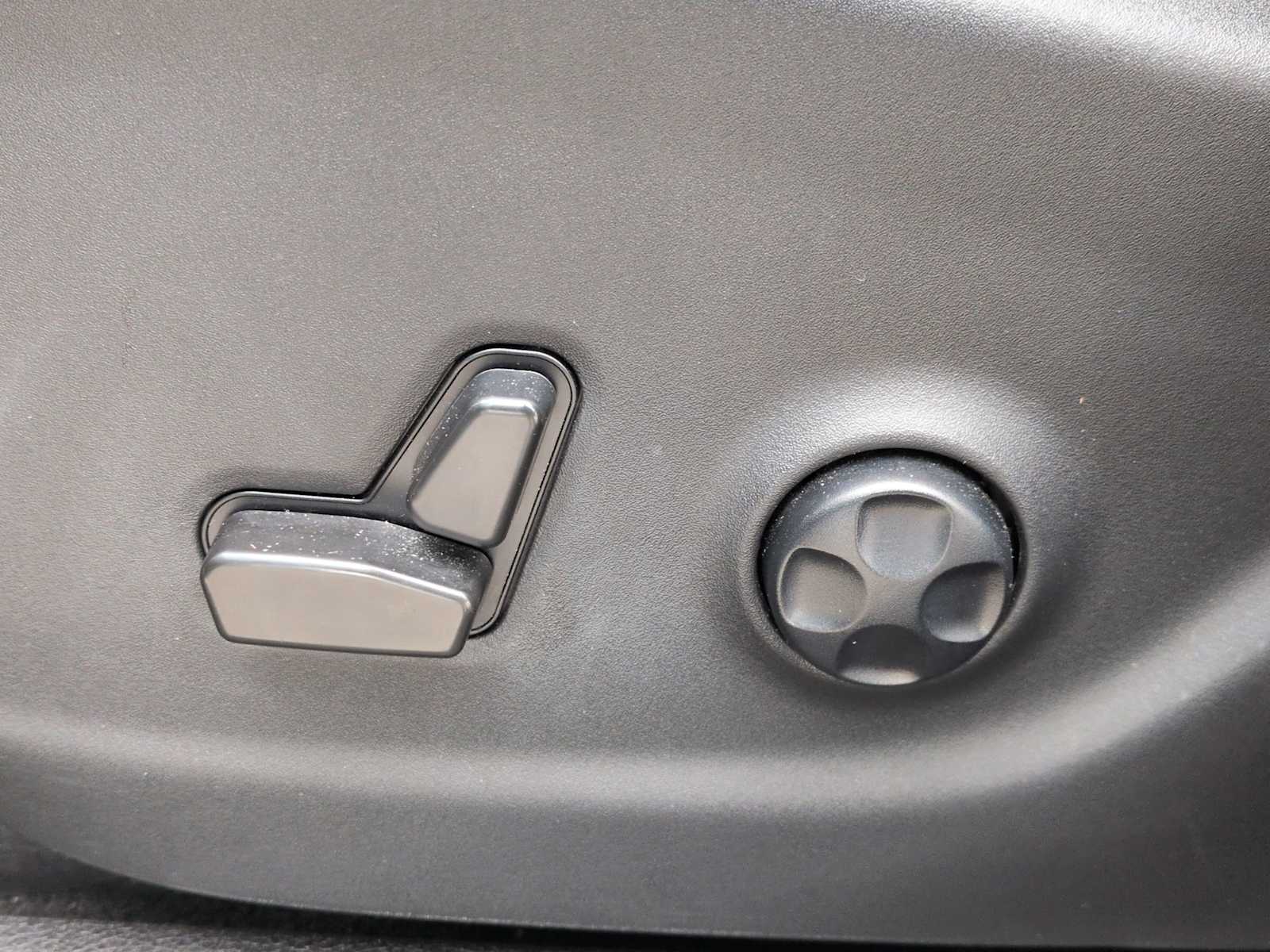 Thumbnail: 2021 Jeep Cherokee - 17