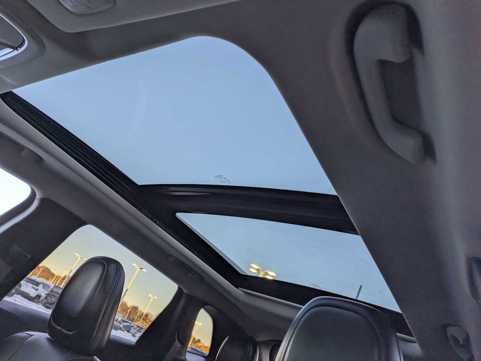 Thumbnail: 2016 Jeep Cherokee - 16