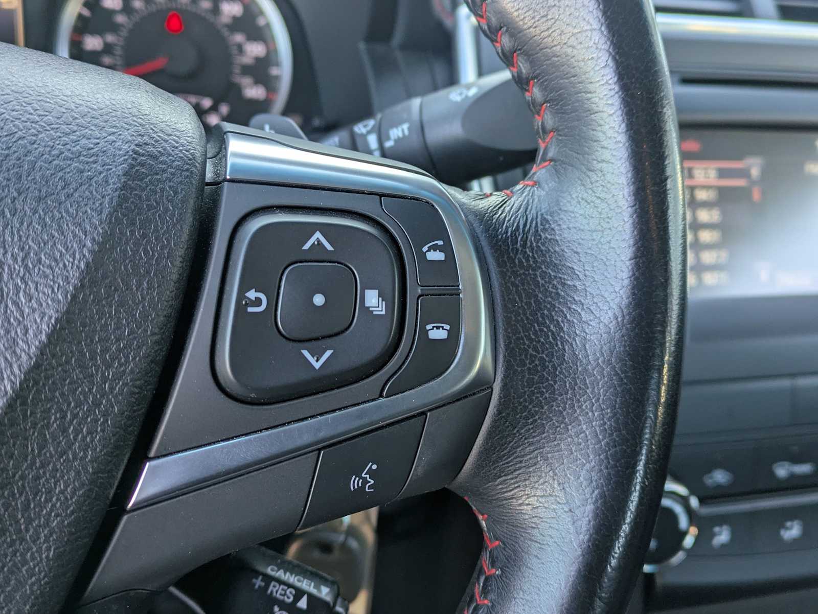 Thumbnail: 2015 Toyota Camry - 21