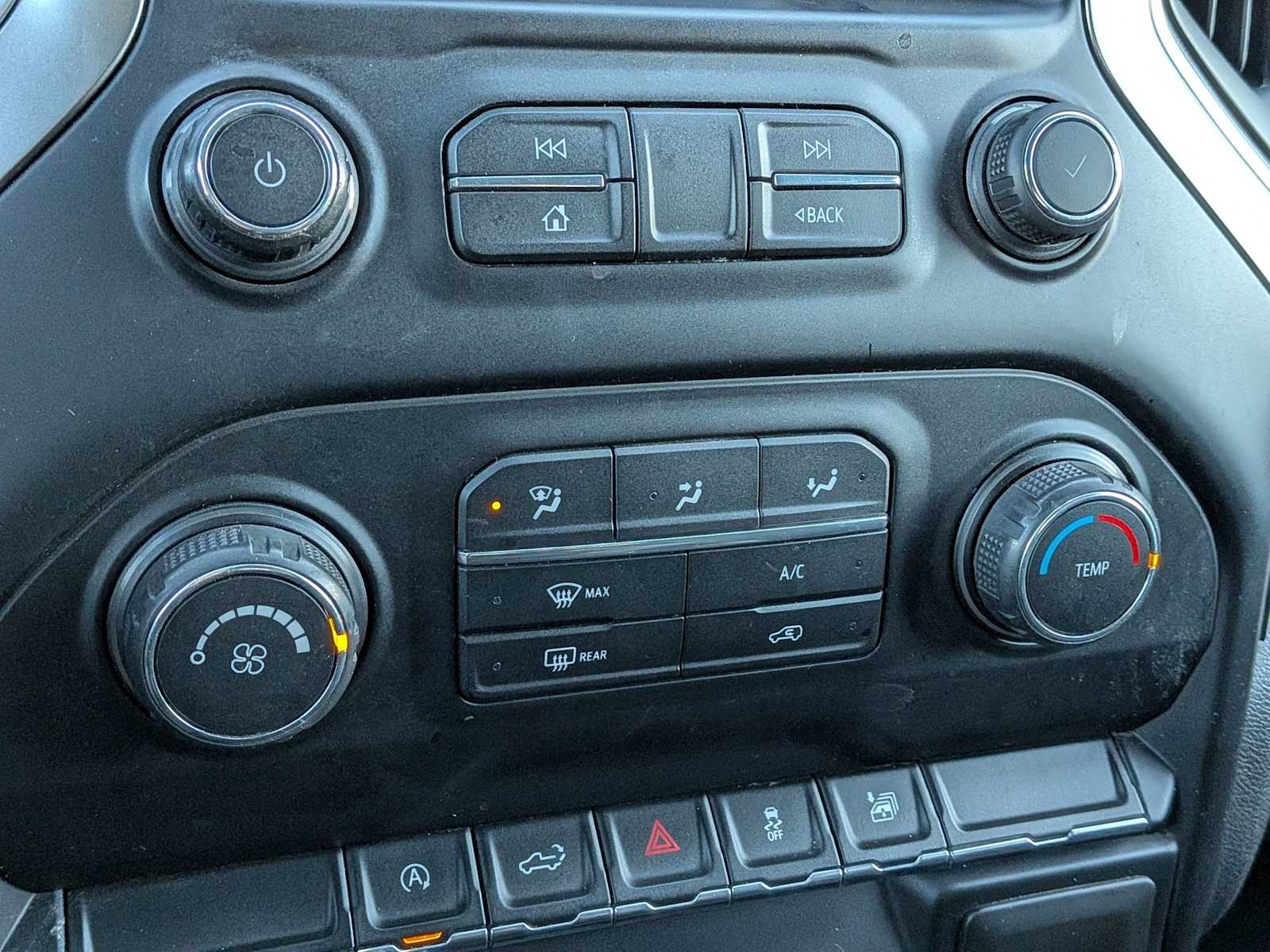 Thumbnail: 2020 Chevrolet Silverado 1500 - 27