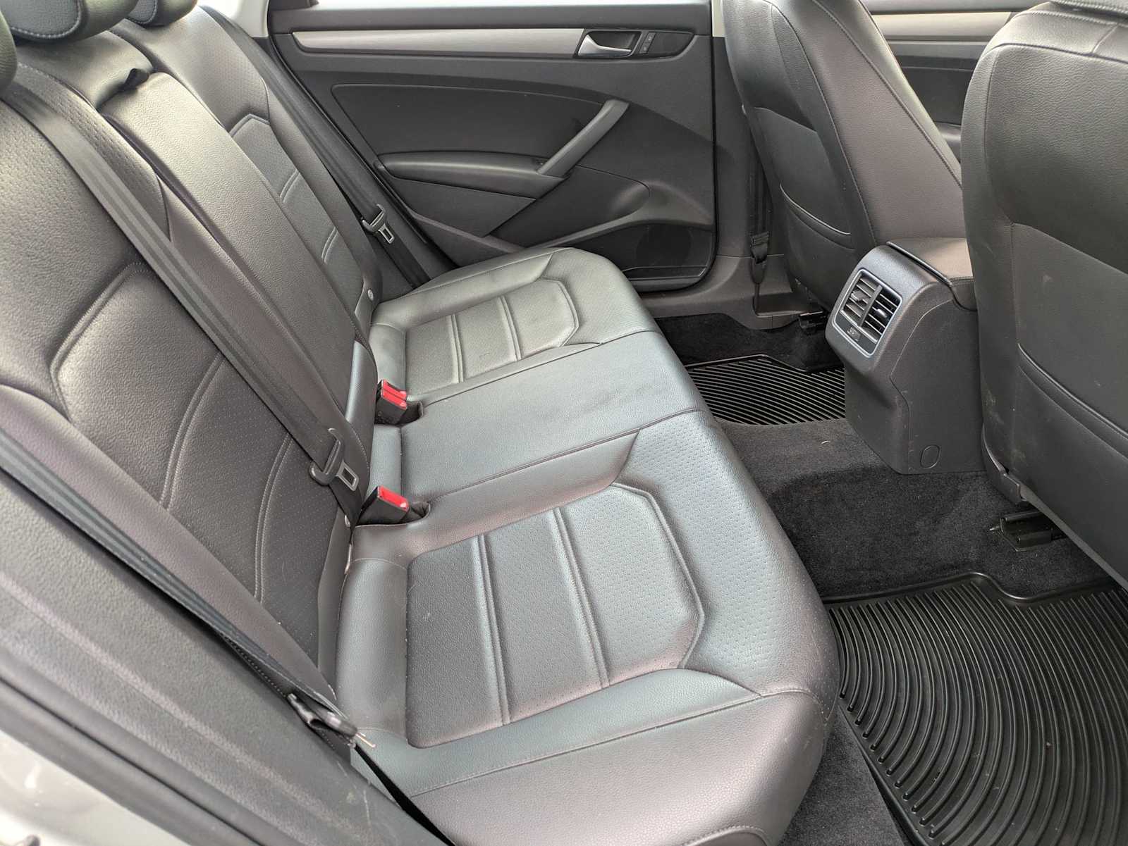 Thumbnail: 2014 Volkswagen Passat - 18