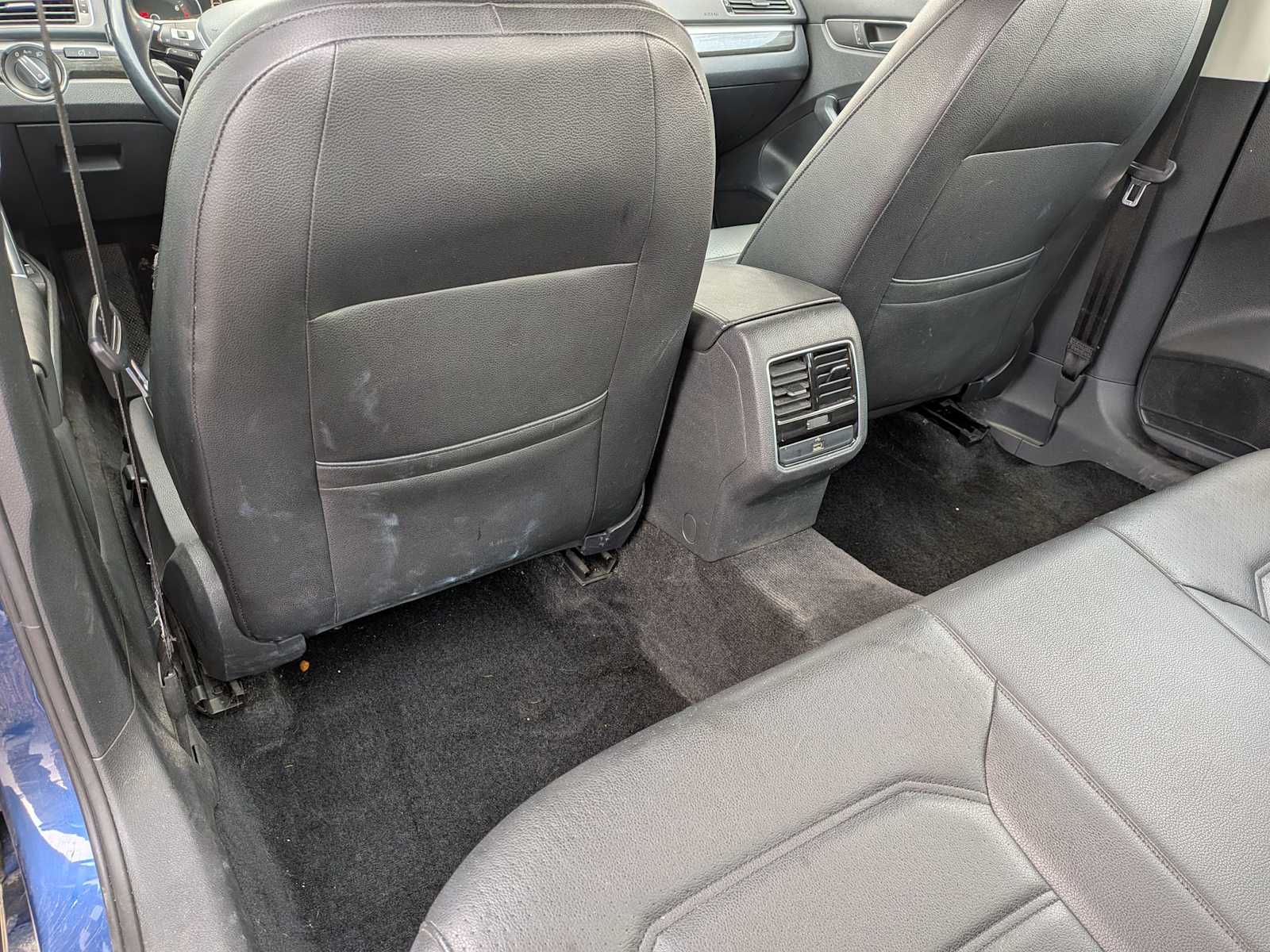 Thumbnail: 2016 Volkswagen Passat - 17