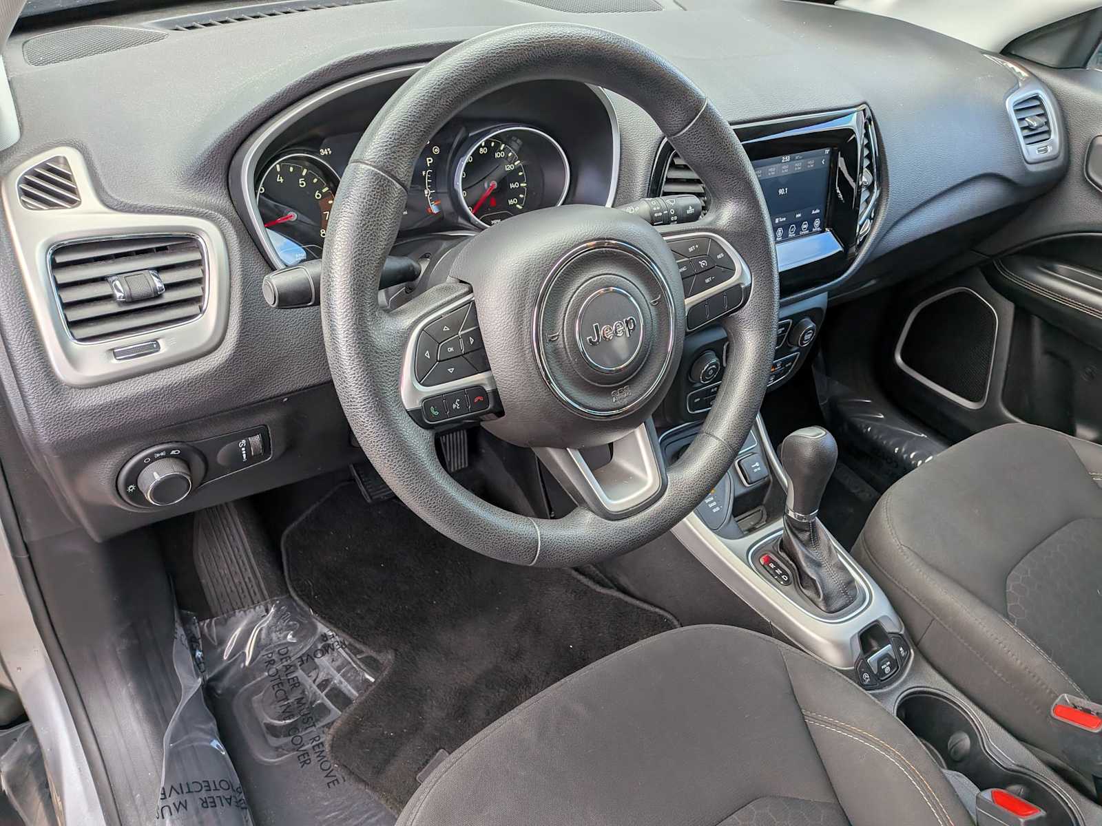 2018 Jeep Compass Latitude photo 2