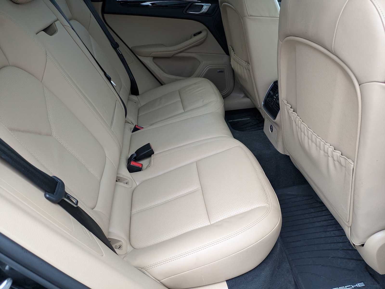 Thumbnail: 2021 Porsche Macan - 16