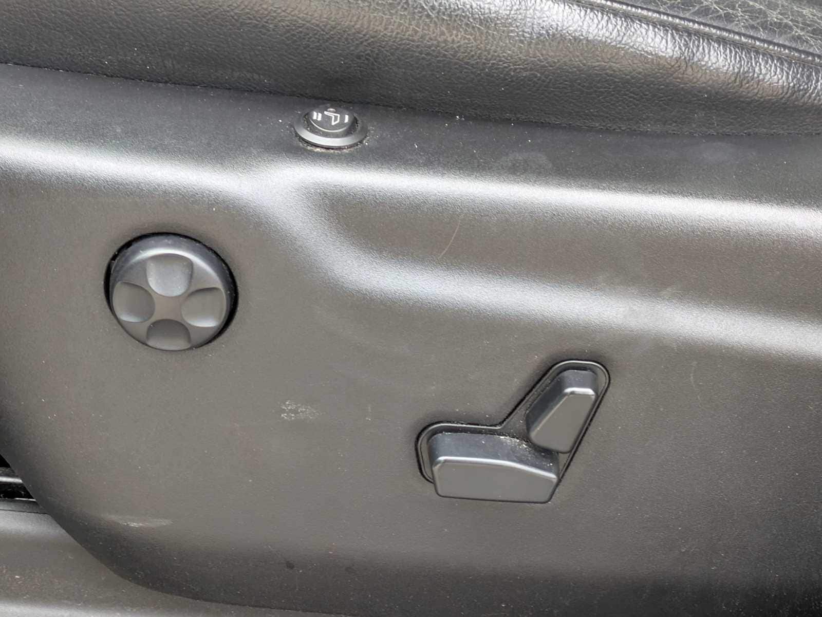 Thumbnail: 2012 Jeep Grand Cherokee - 16