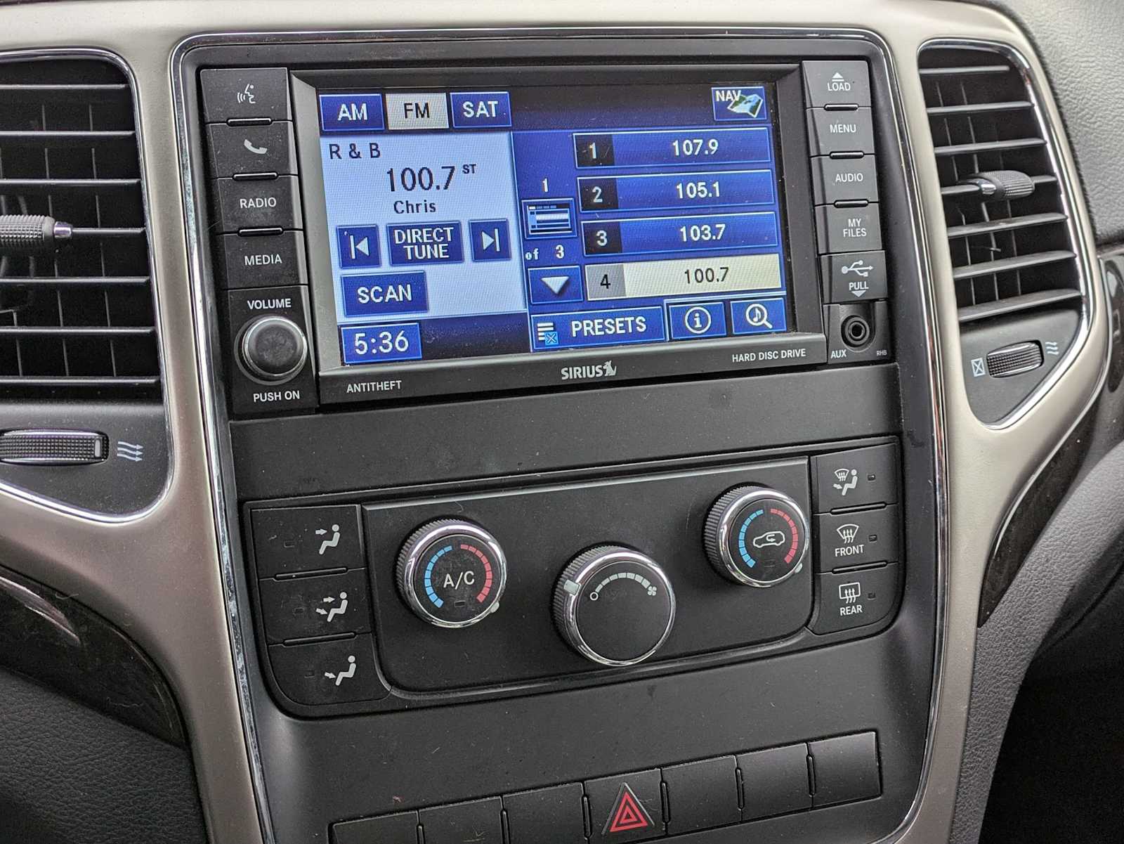 Thumbnail: 2012 Jeep Grand Cherokee - 27