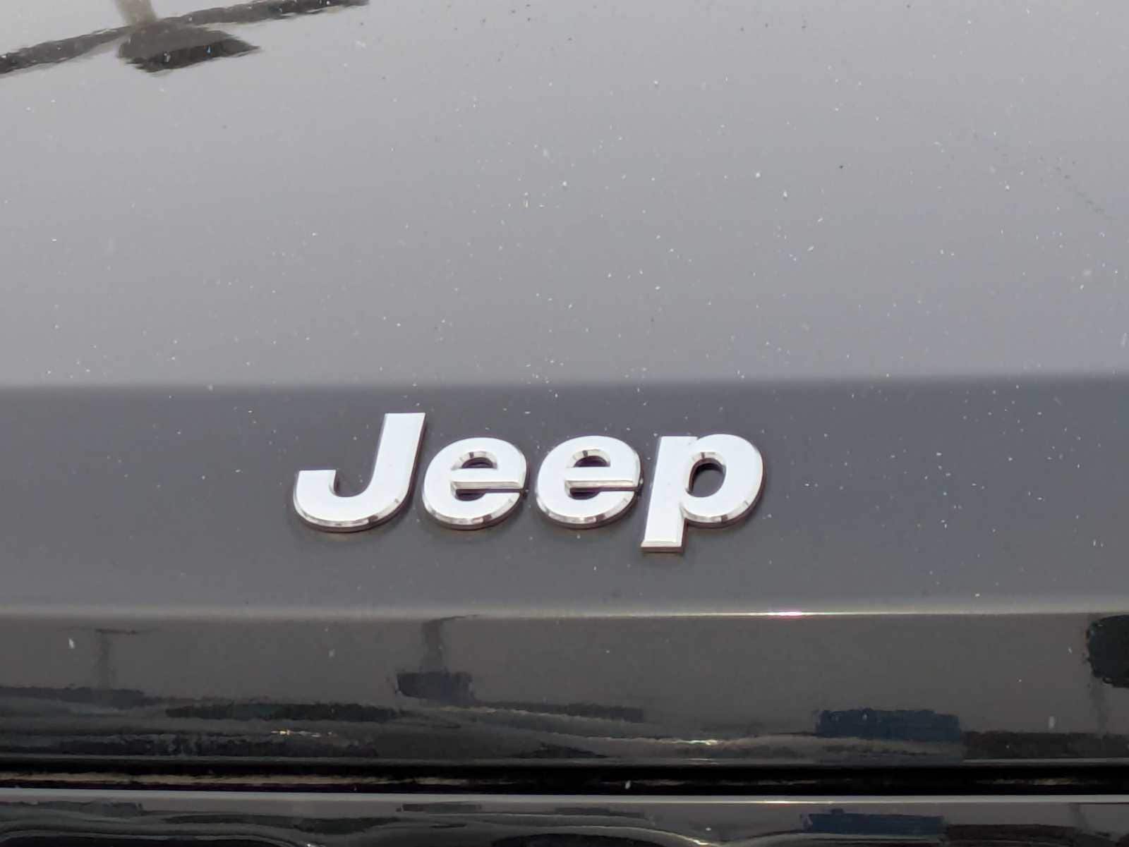 Thumbnail: 2010 Jeep Liberty - 11
