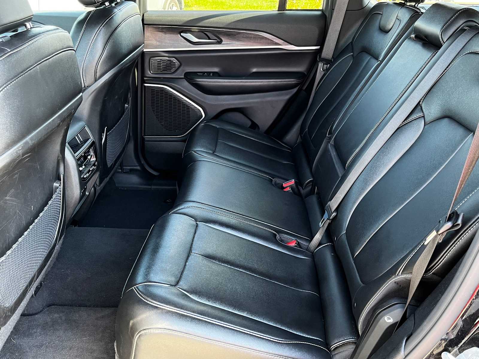 Thumbnail: 2024 Jeep Grand Cherokee - 16