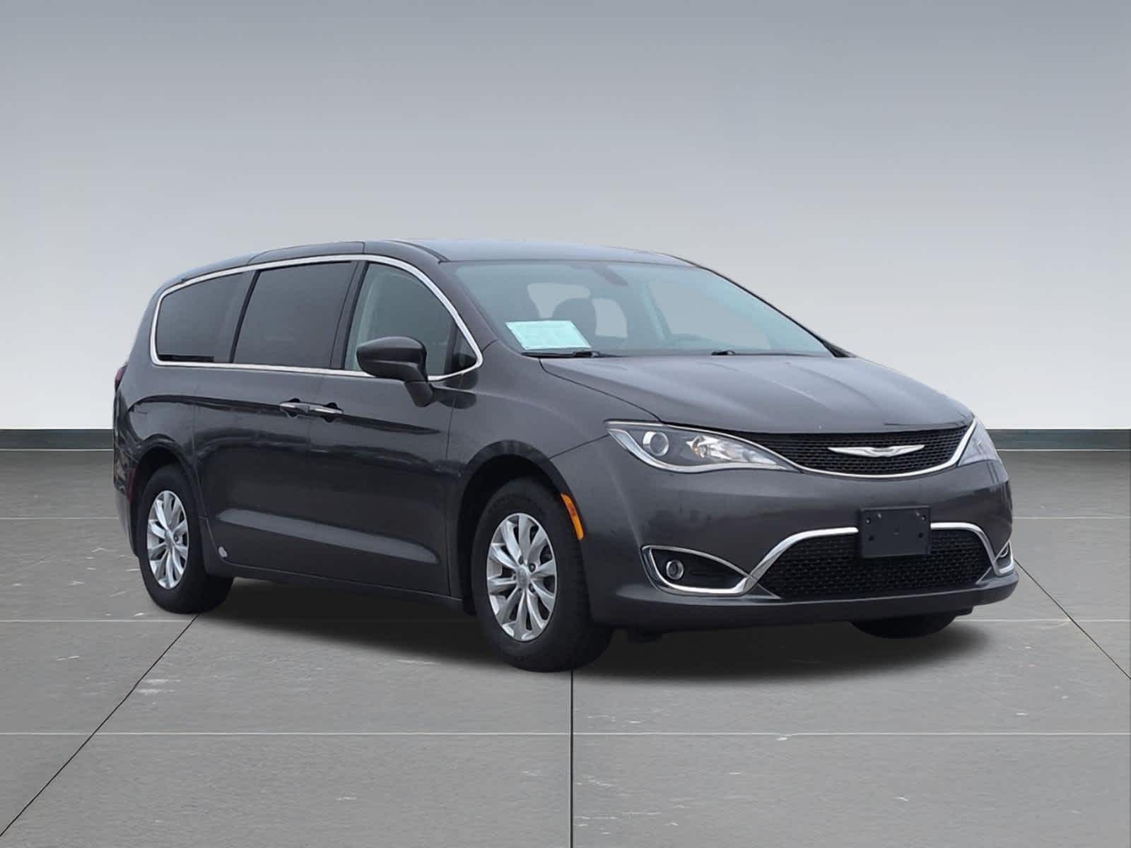 Thumbnail: 2018 Chrysler Pacifica - 6