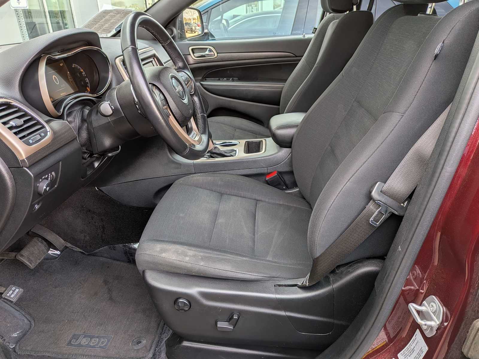 Thumbnail: 2016 Jeep Grand Cherokee - 14