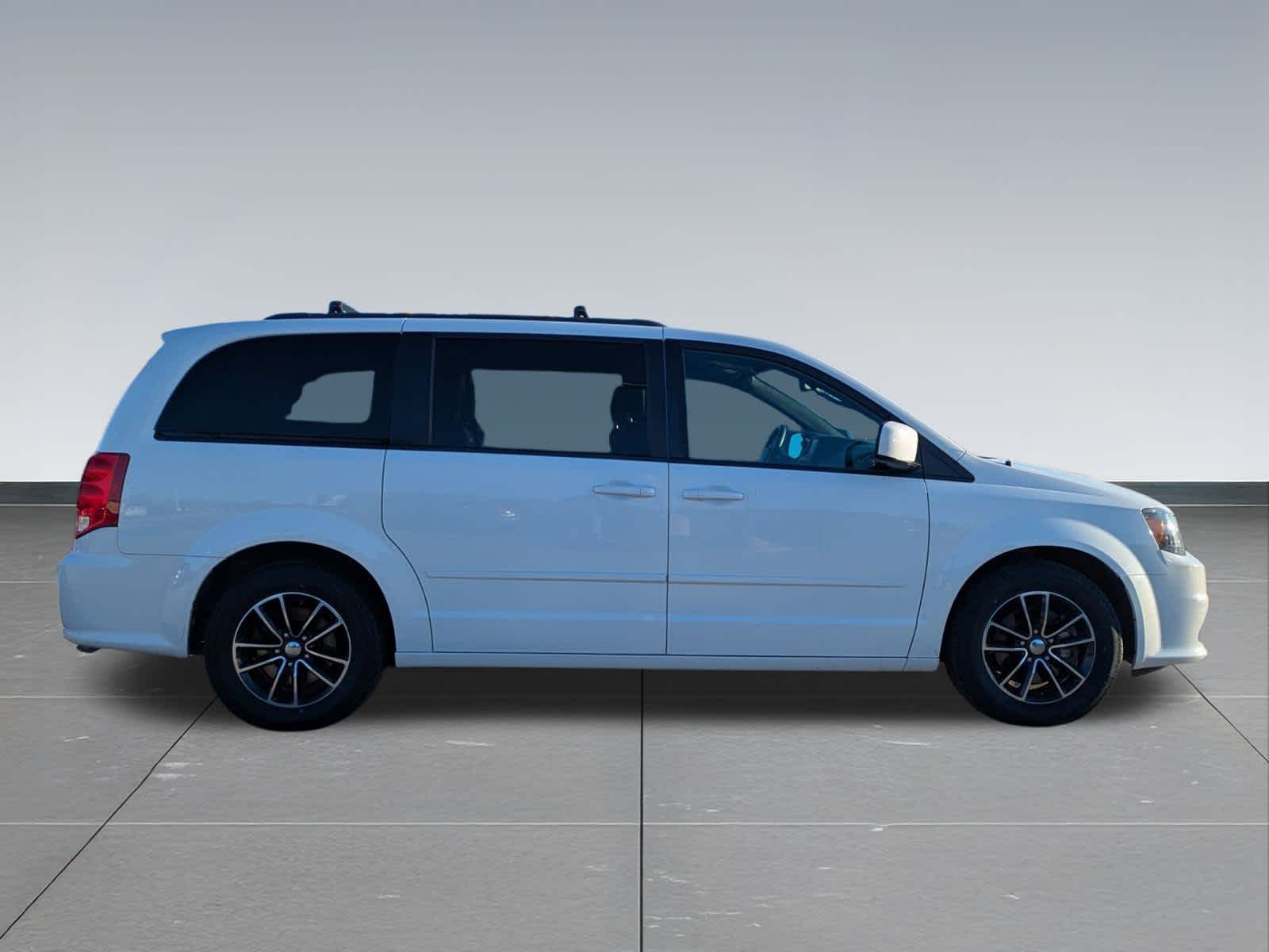 Thumbnail: 2017 Dodge Grand Caravan - 7