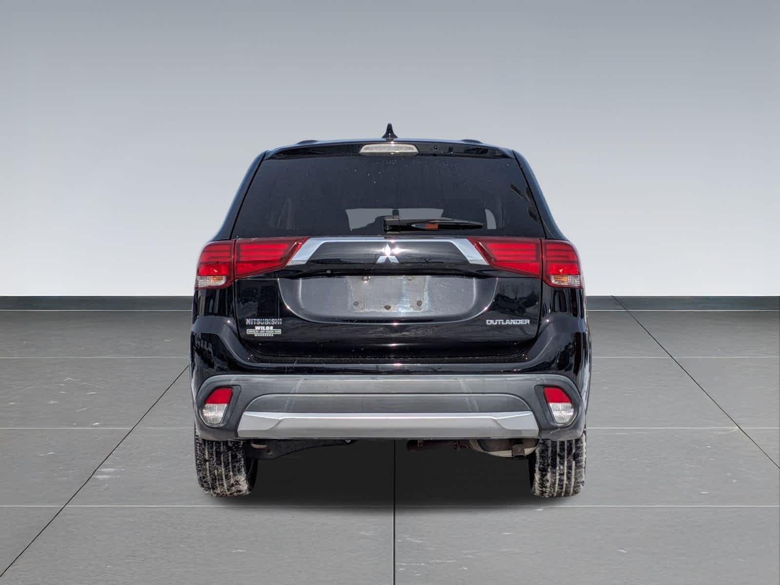 Thumbnail: 2017 Mitsubishi Outlander - 5