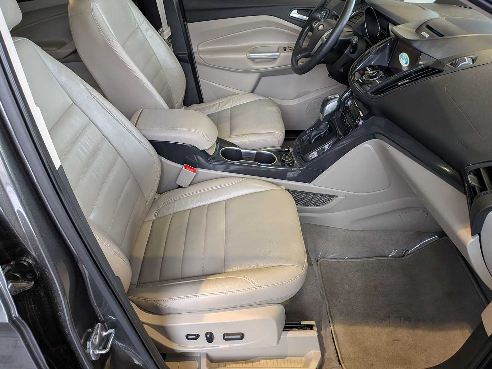 Thumbnail: 2016 Ford Escape - 22