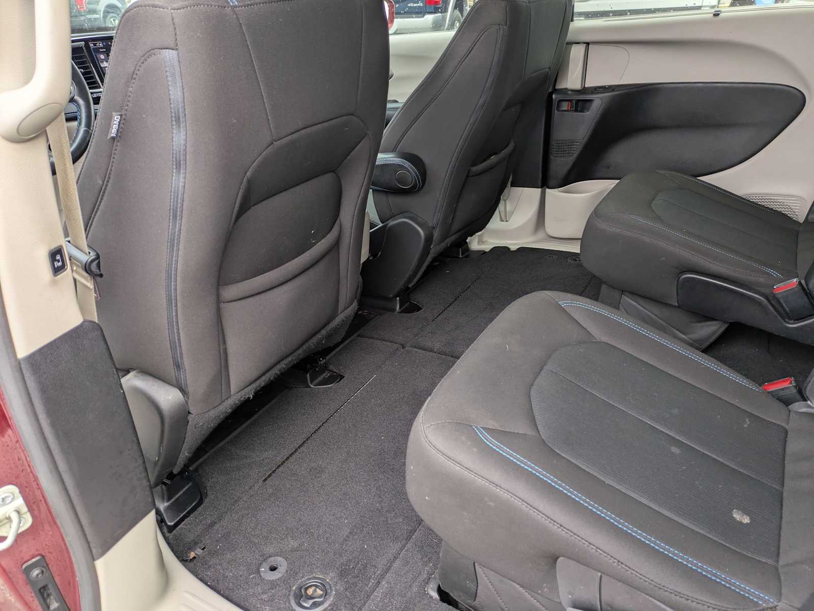 Thumbnail: 2021 Chrysler Pacifica - 17