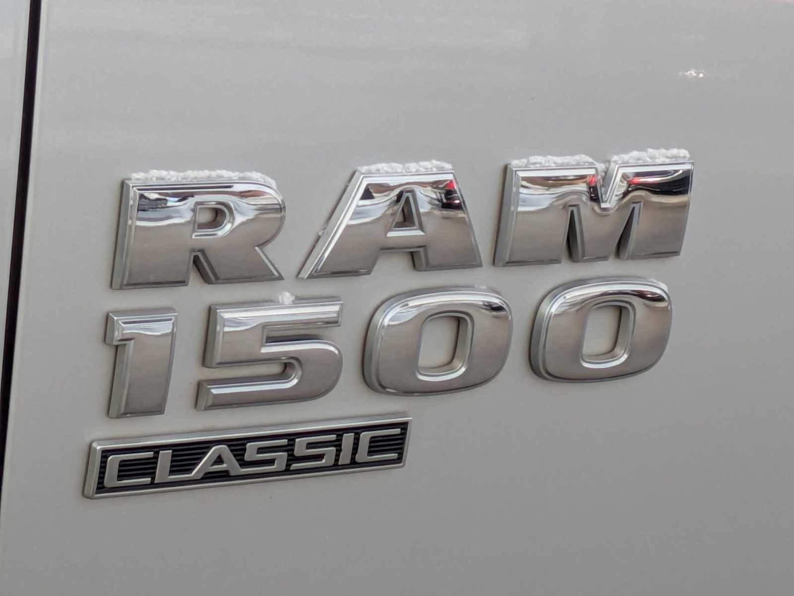 Thumbnail: 2019 RAM 1500 Classic - 11