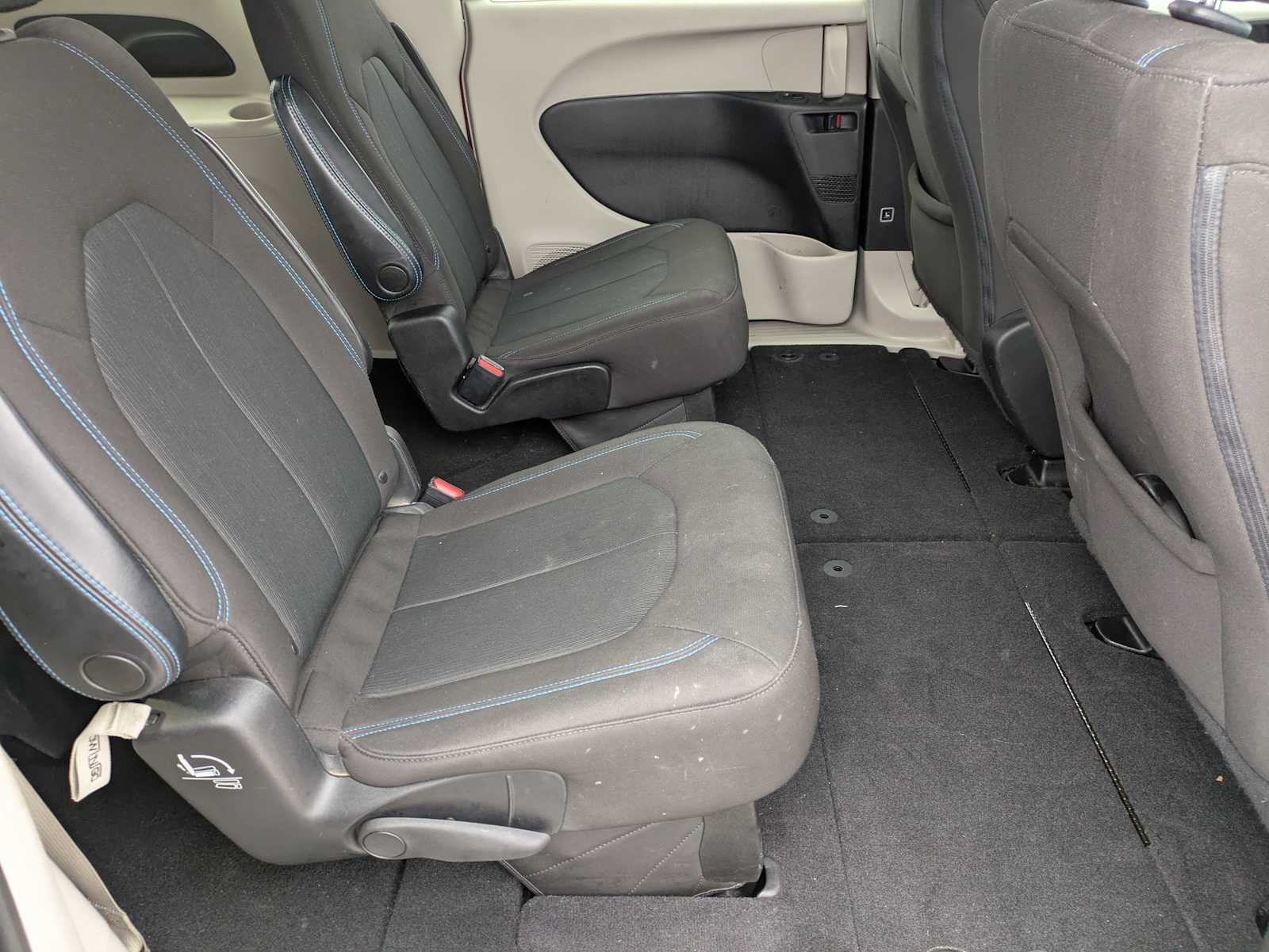 Thumbnail: 2021 Chrysler Pacifica - 19