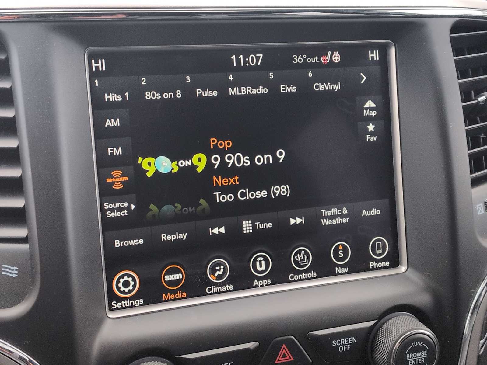 Thumbnail: 2018 Jeep Grand Cherokee - 25