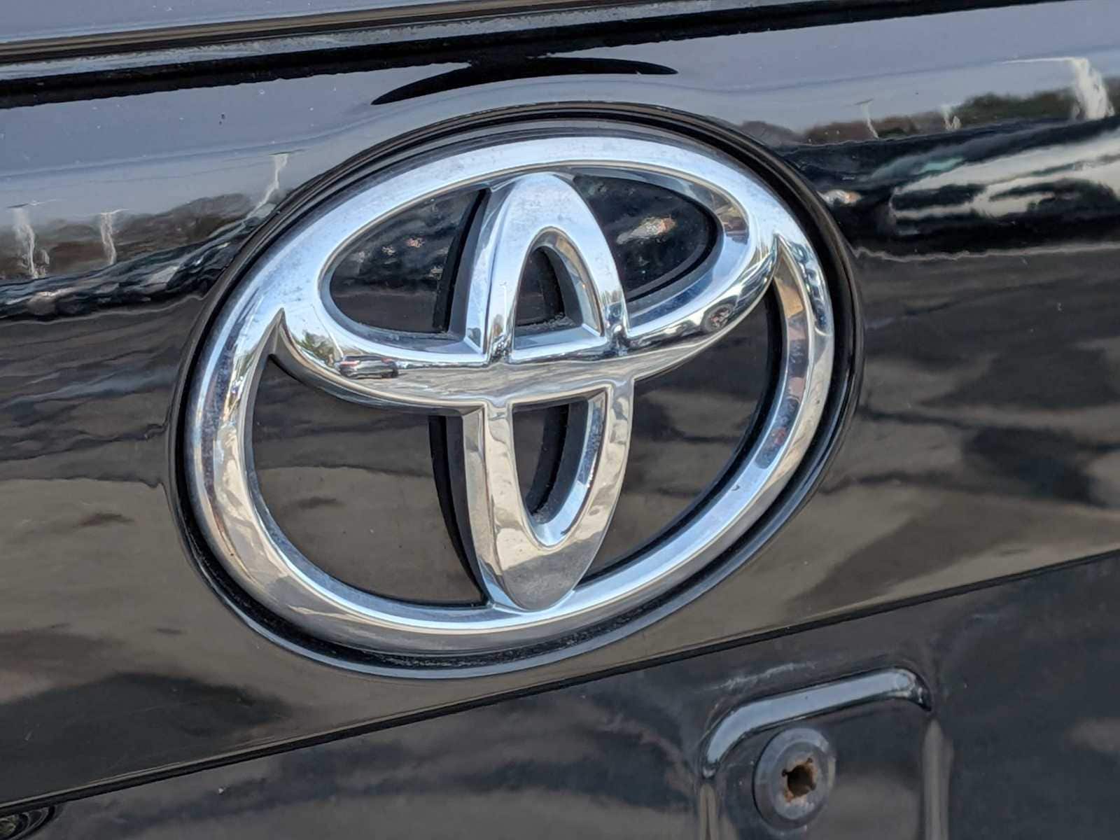 Thumbnail: 2019 Toyota RAV4 - 12