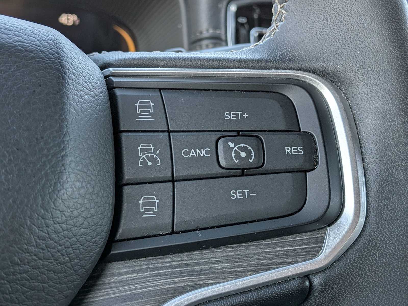 Thumbnail: 2023 Jeep Wagoneer - 23