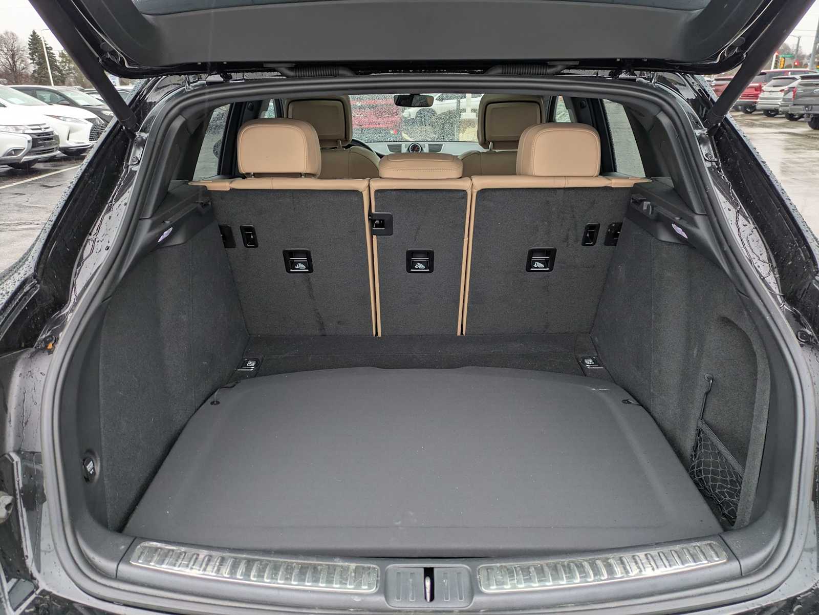 Thumbnail: 2021 Porsche Macan - 30