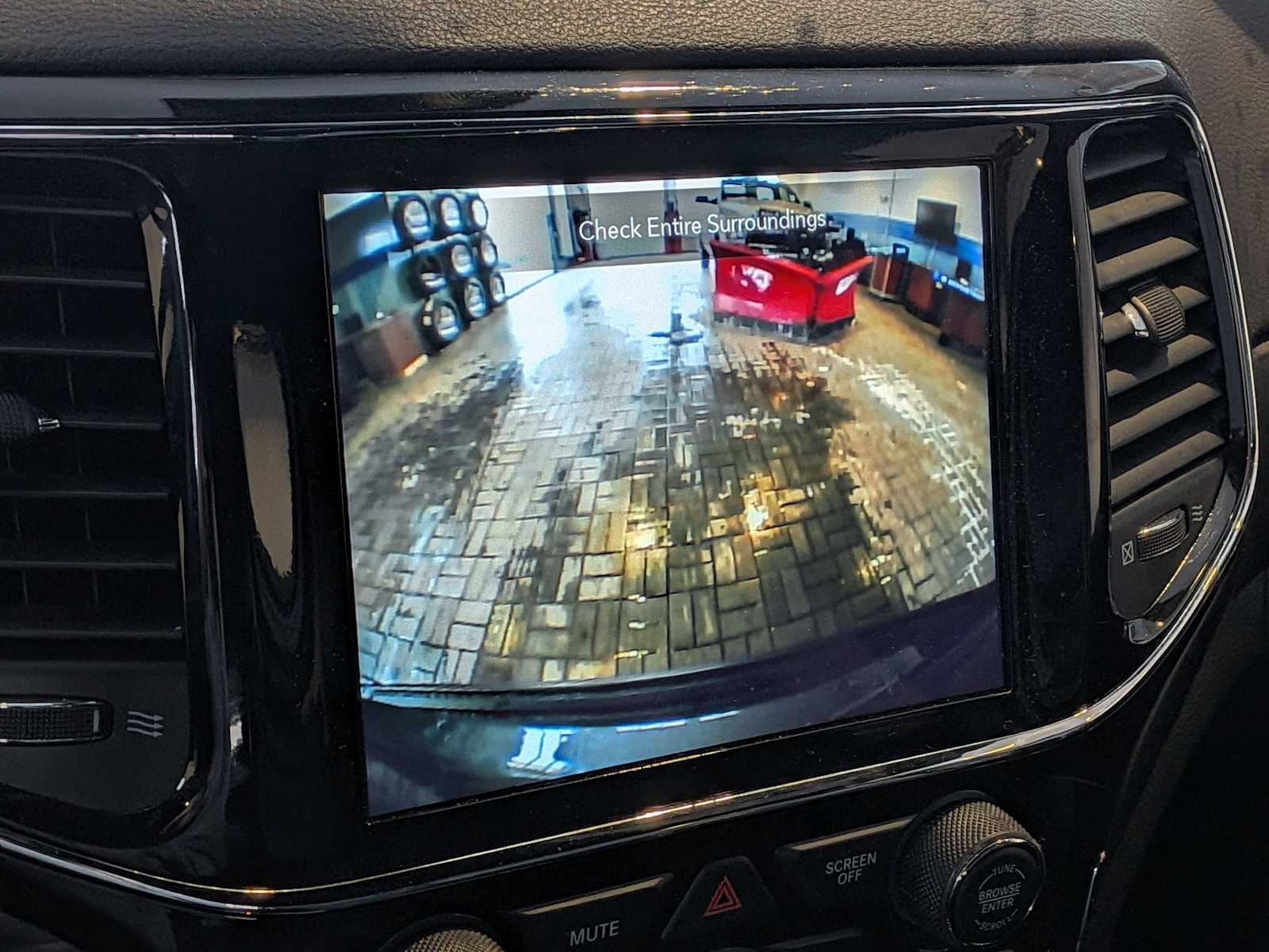 Thumbnail: 2021 Jeep Grand Cherokee - 28