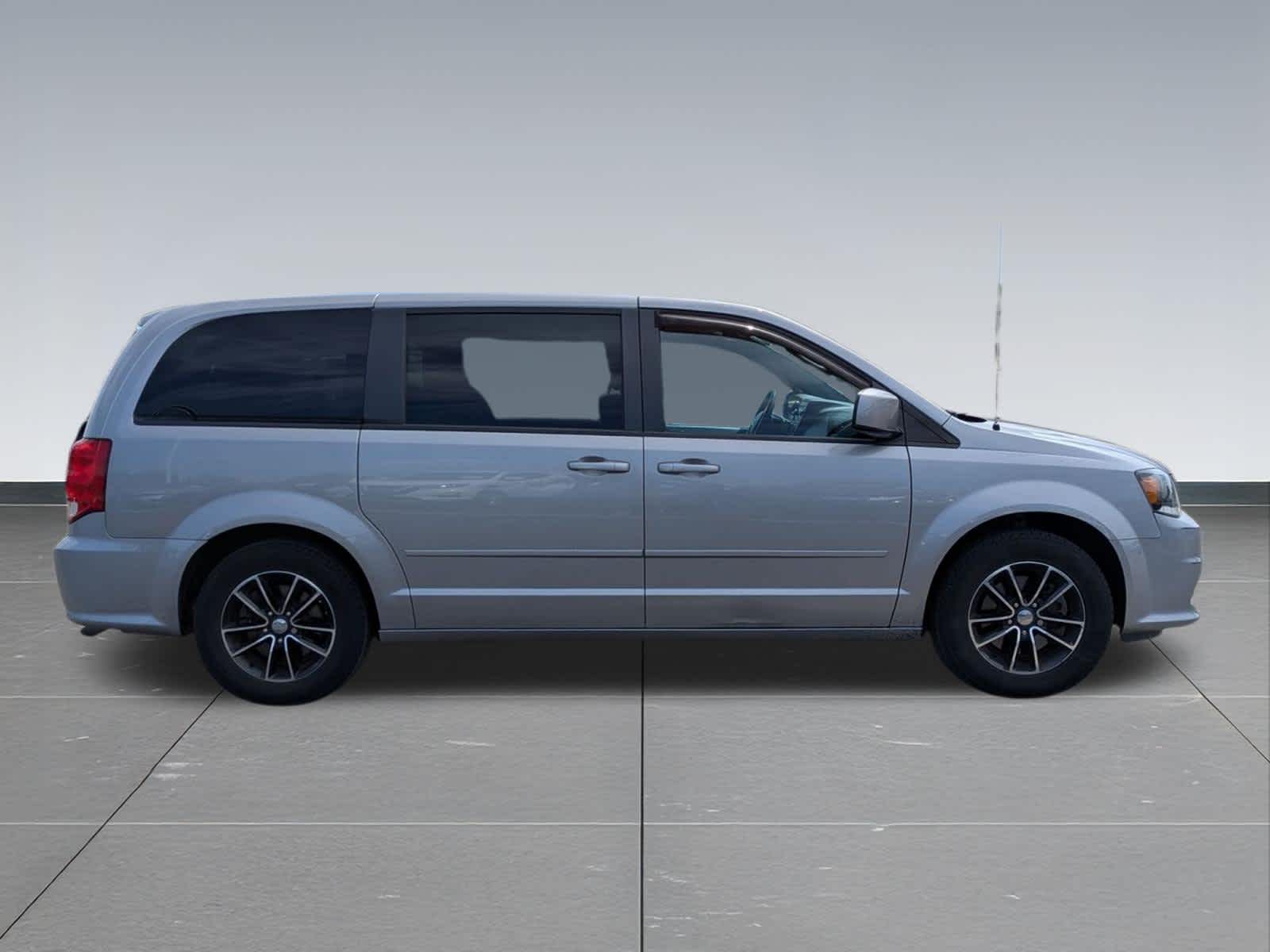 Thumbnail: 2016 Dodge Grand Caravan - 6