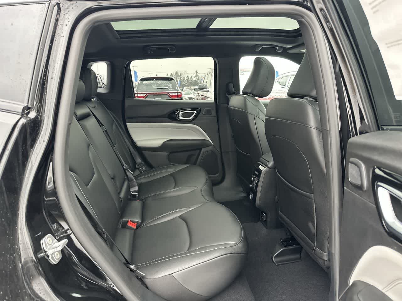 2025 Jeep Compass Limited 18