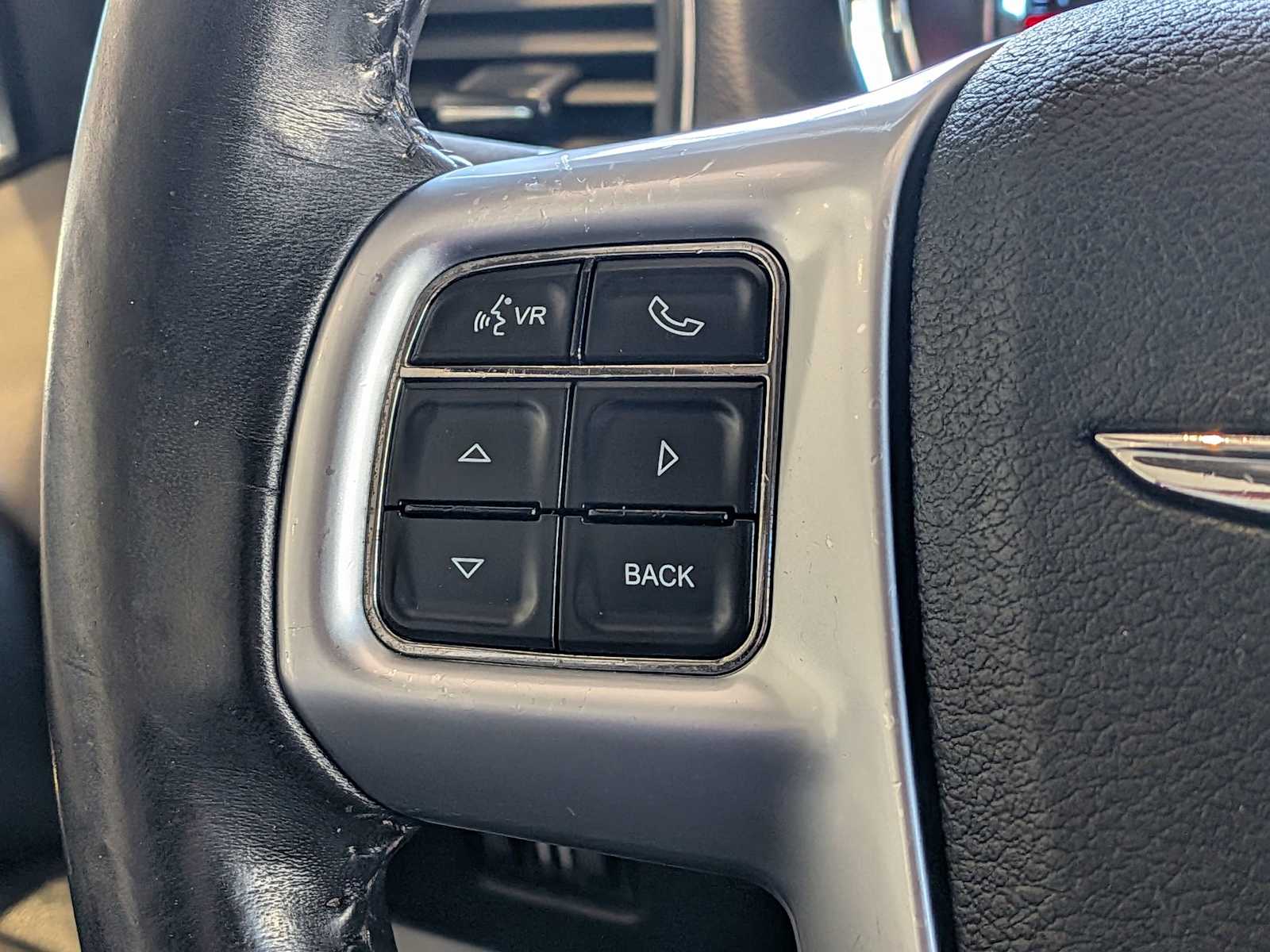 Thumbnail: 2012 Chrysler Town & Country - 20