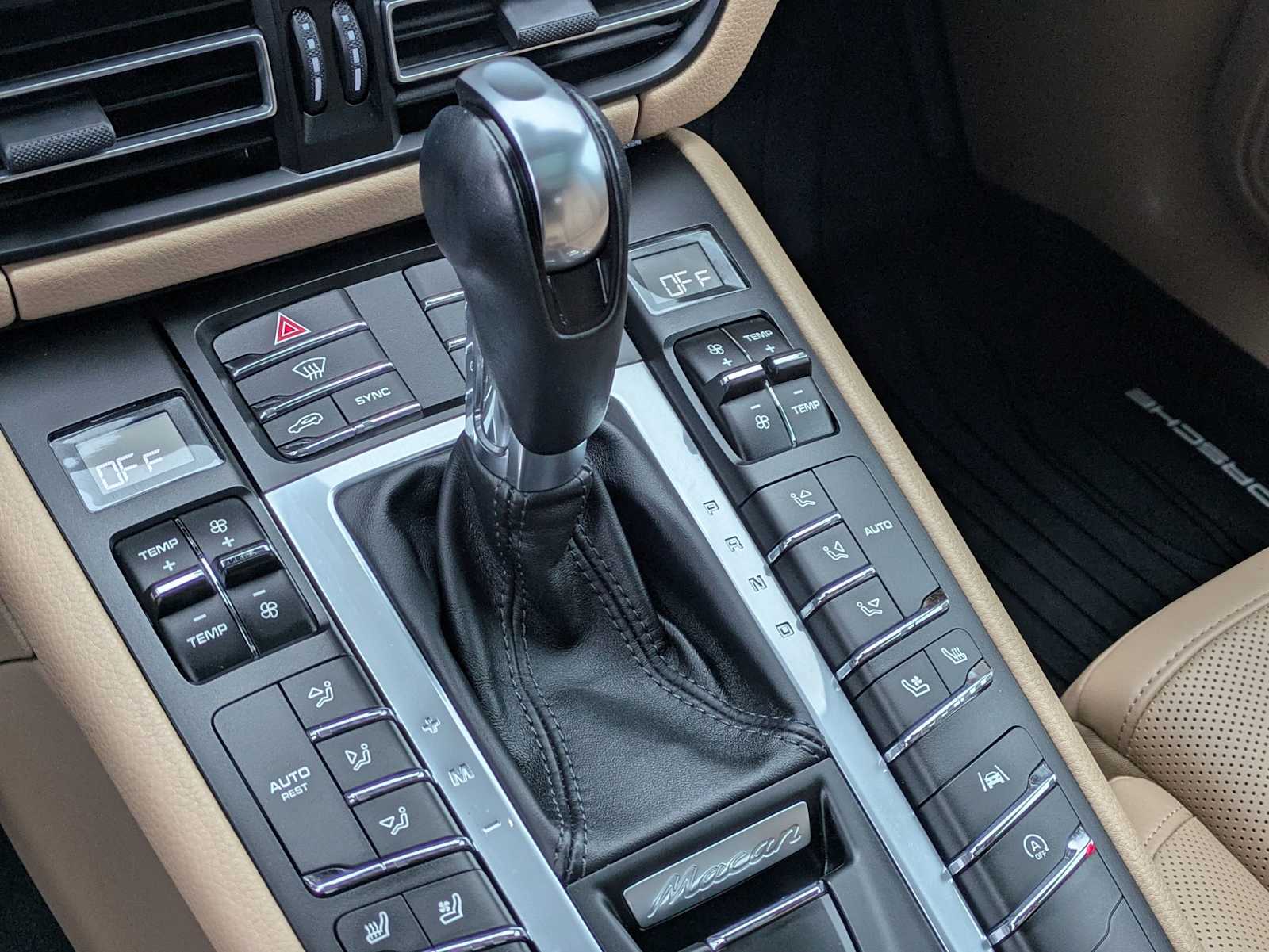 Thumbnail: 2021 Porsche Macan - 28