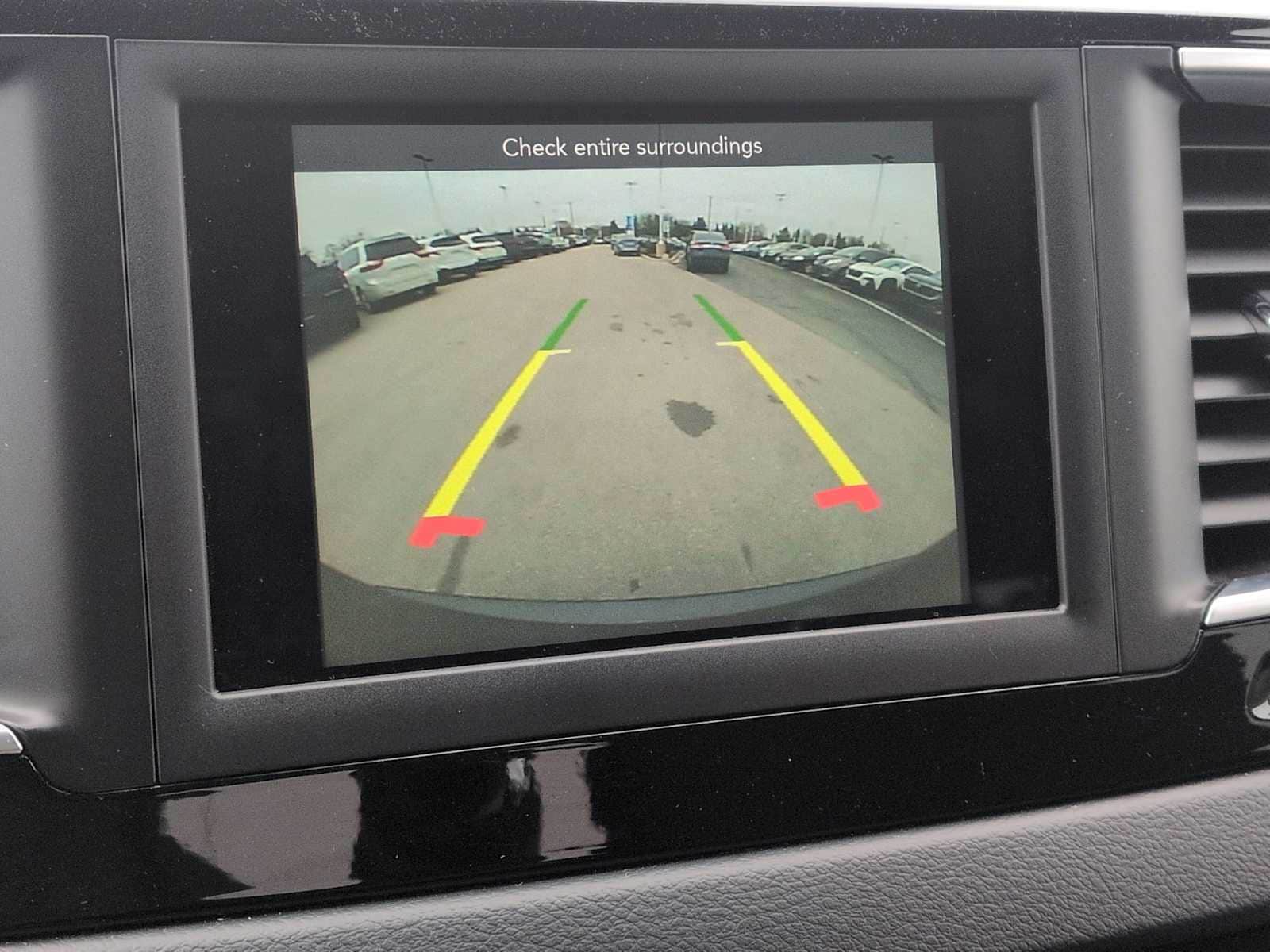 Thumbnail: 2018 Chrysler Pacifica - 25