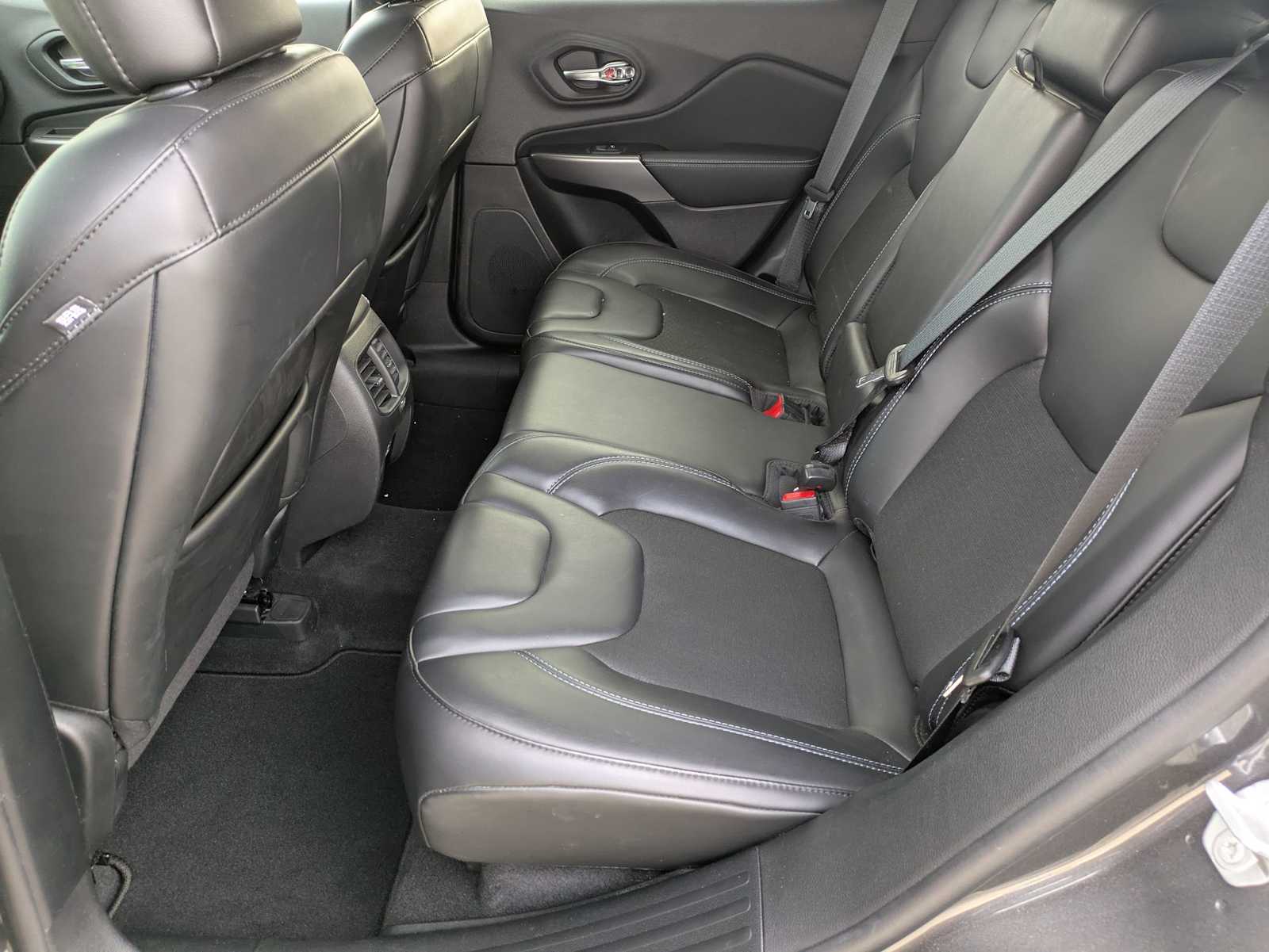 Thumbnail: 2021 Jeep Cherokee - 18