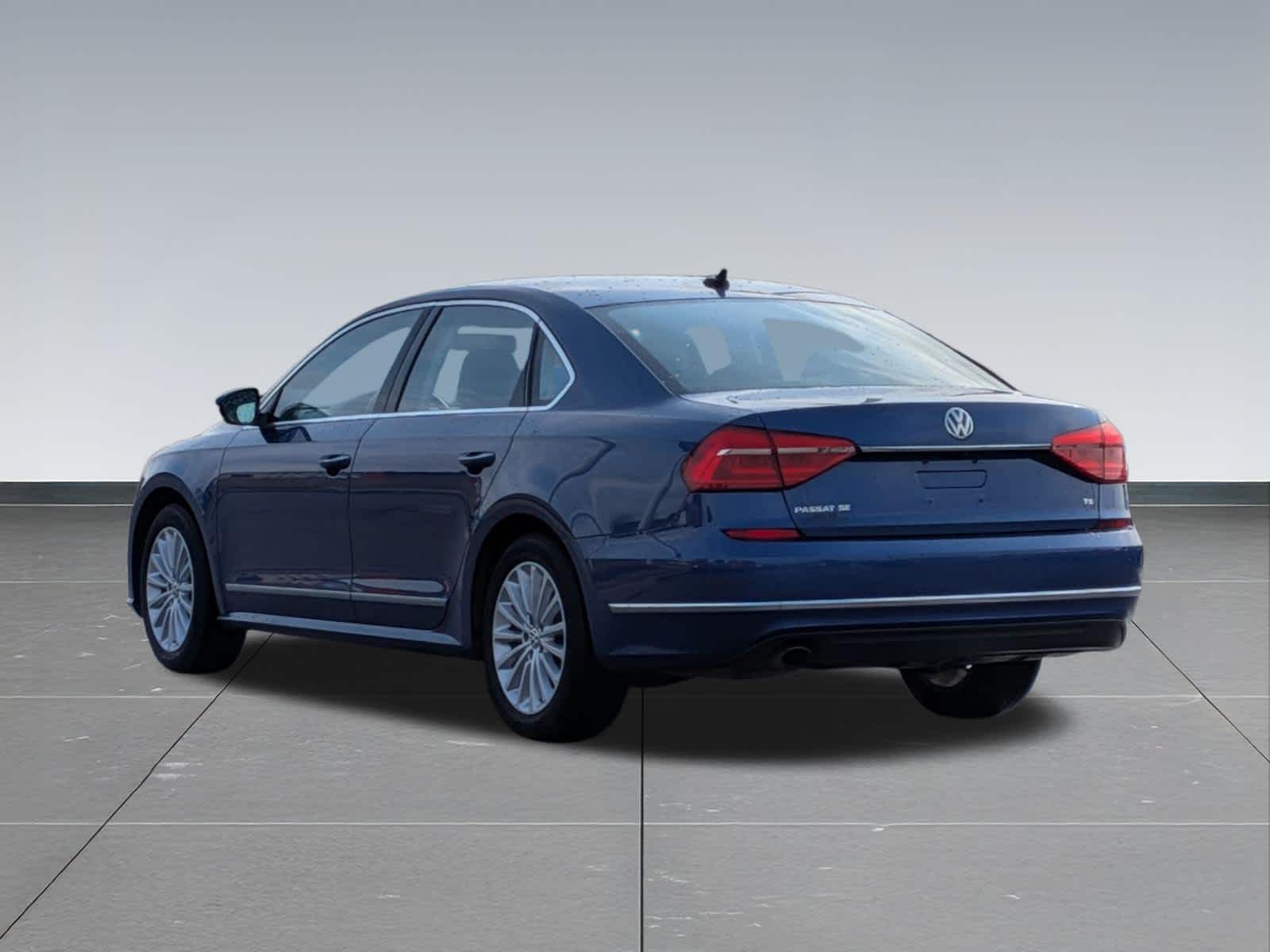 Thumbnail: 2016 Volkswagen Passat - 3