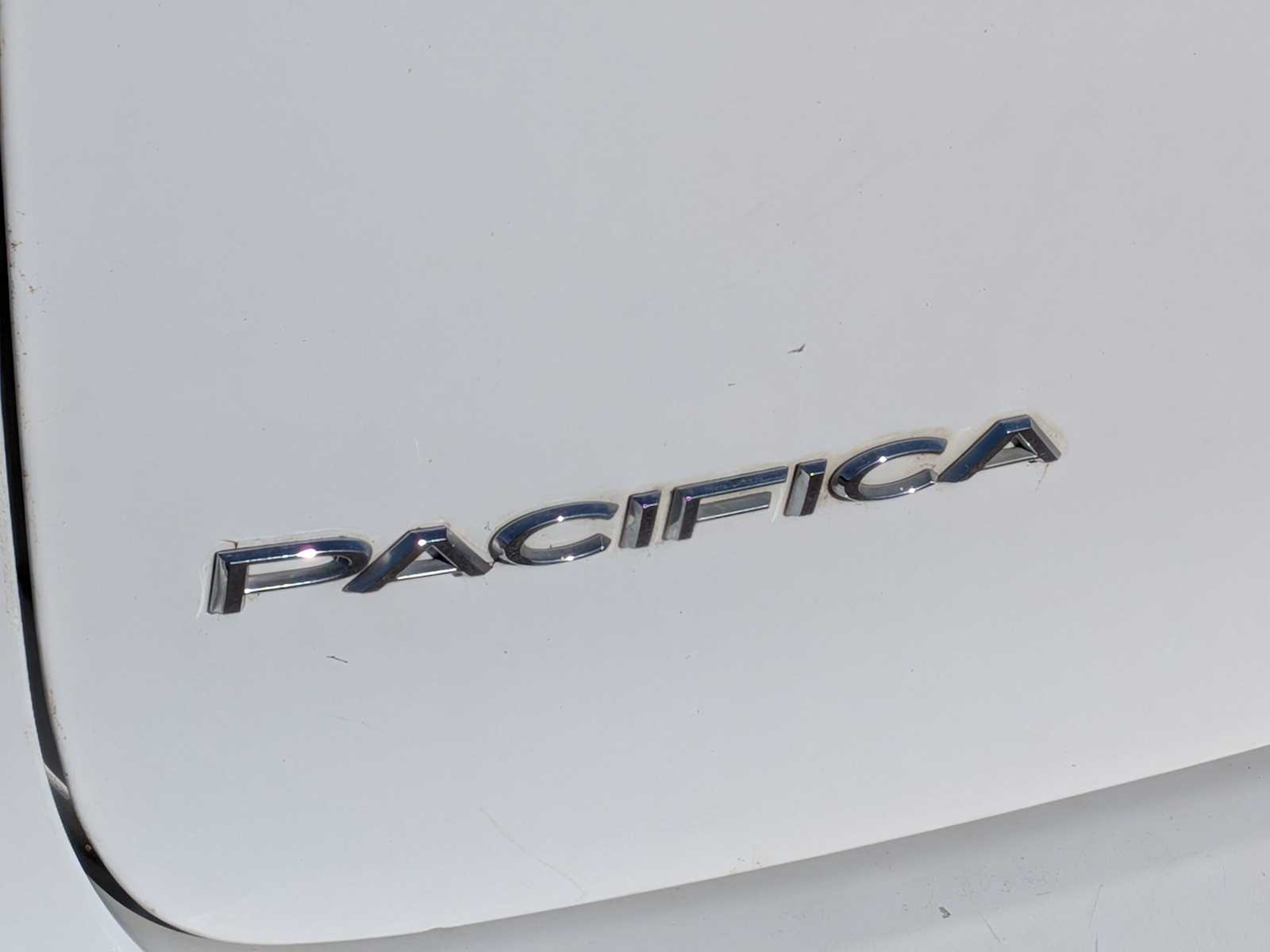 Thumbnail: 2018 Chrysler Pacifica - 11