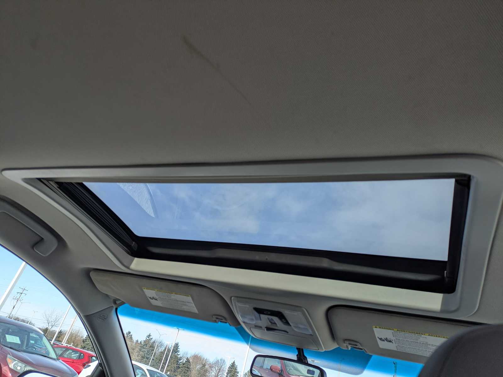 Thumbnail: 2015 Toyota Sienna - 21