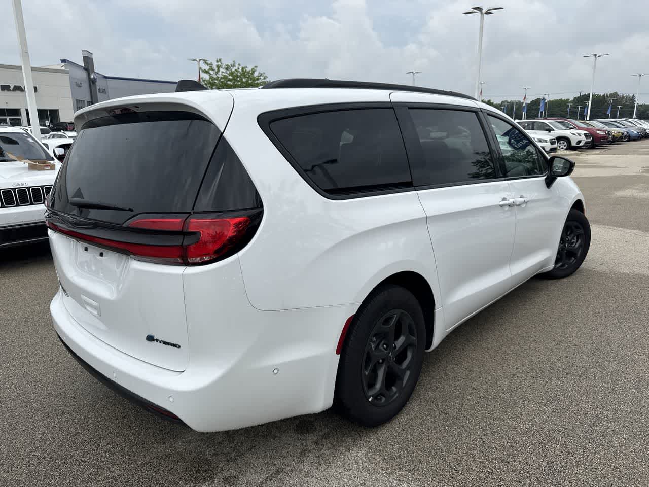Thumbnail: 2024 Chrysler Pacifica - 6