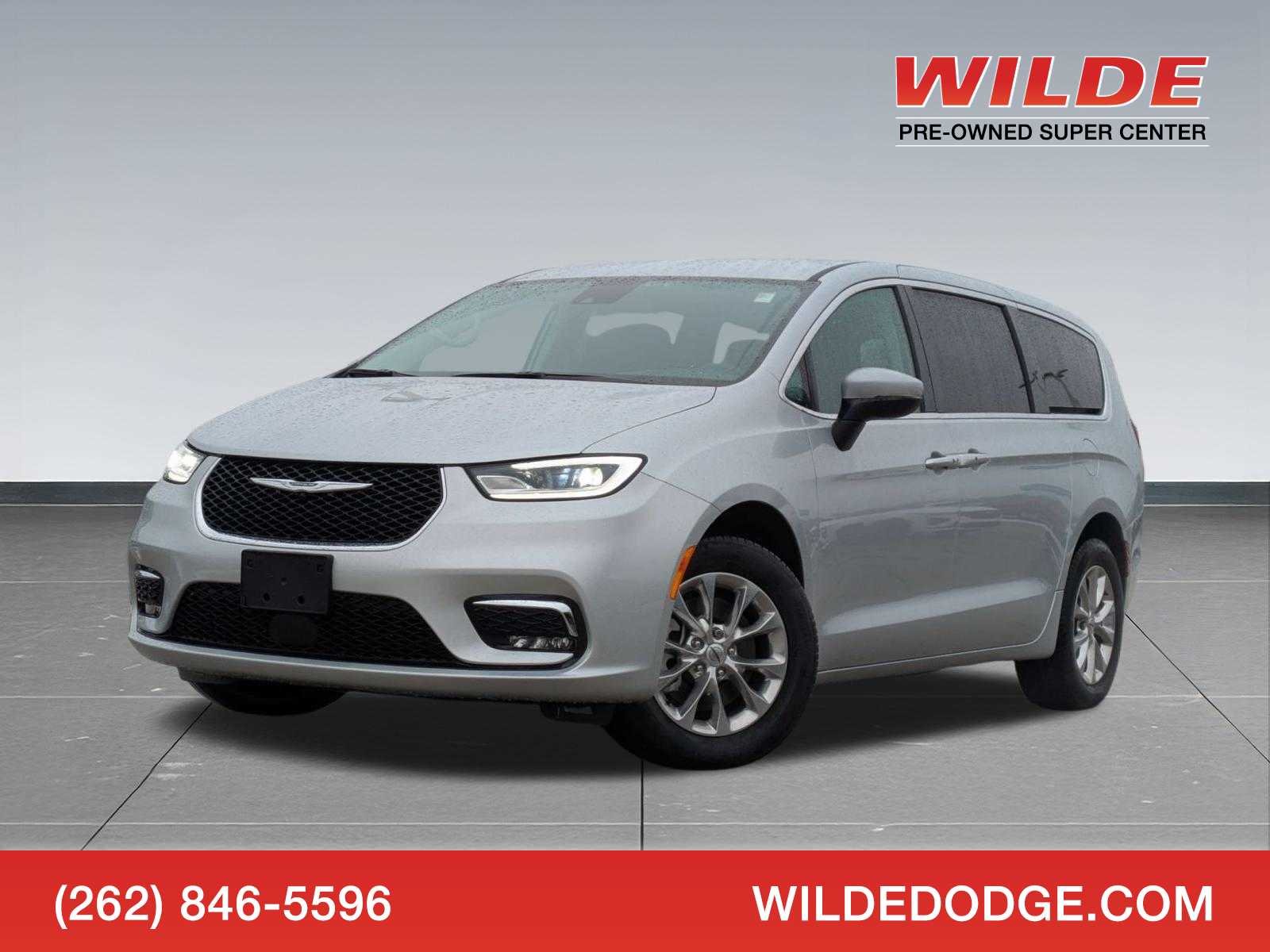 2023 Chrysler Pacifica Touring L's photo