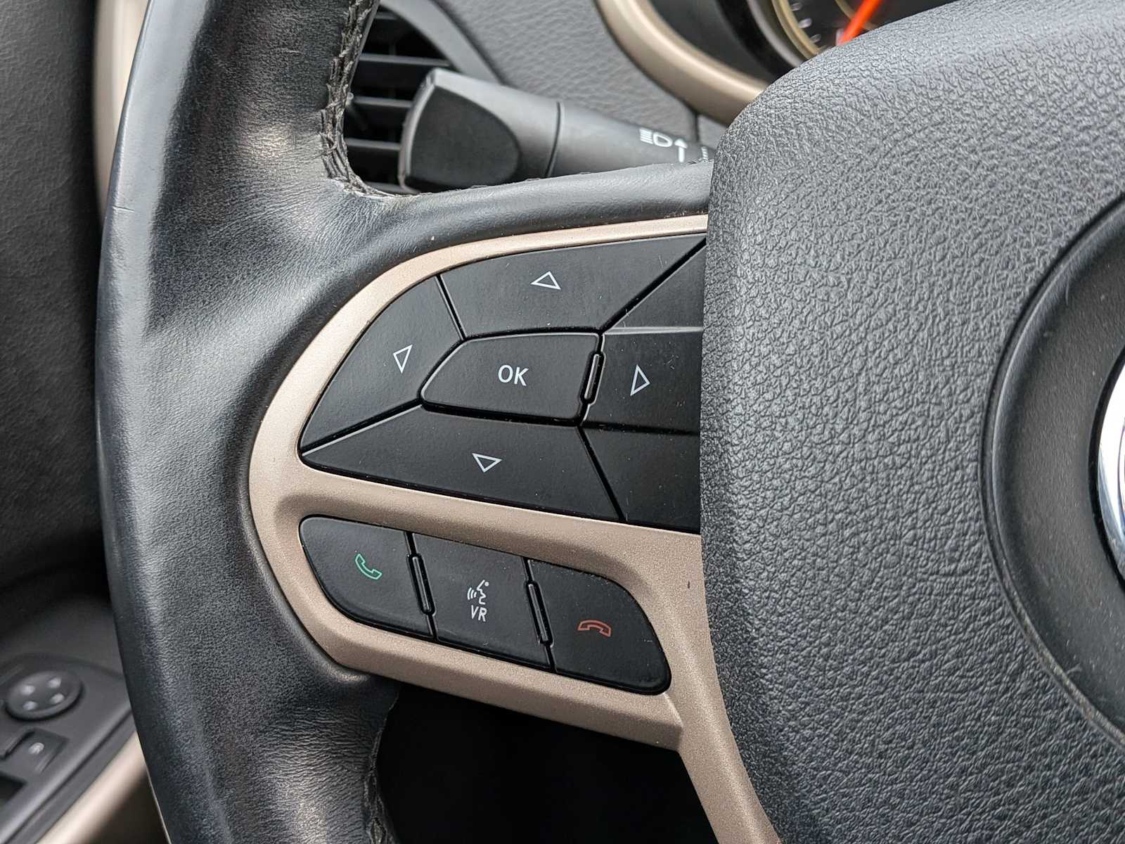 Thumbnail: 2018 Jeep Cherokee - 21