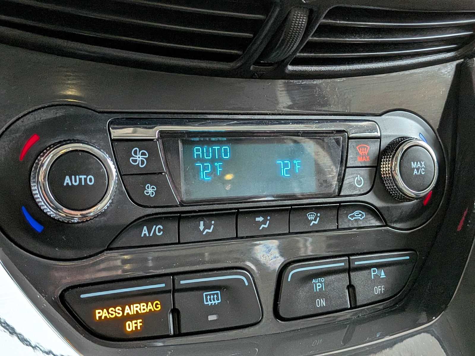 Thumbnail: 2016 Ford Escape - 32